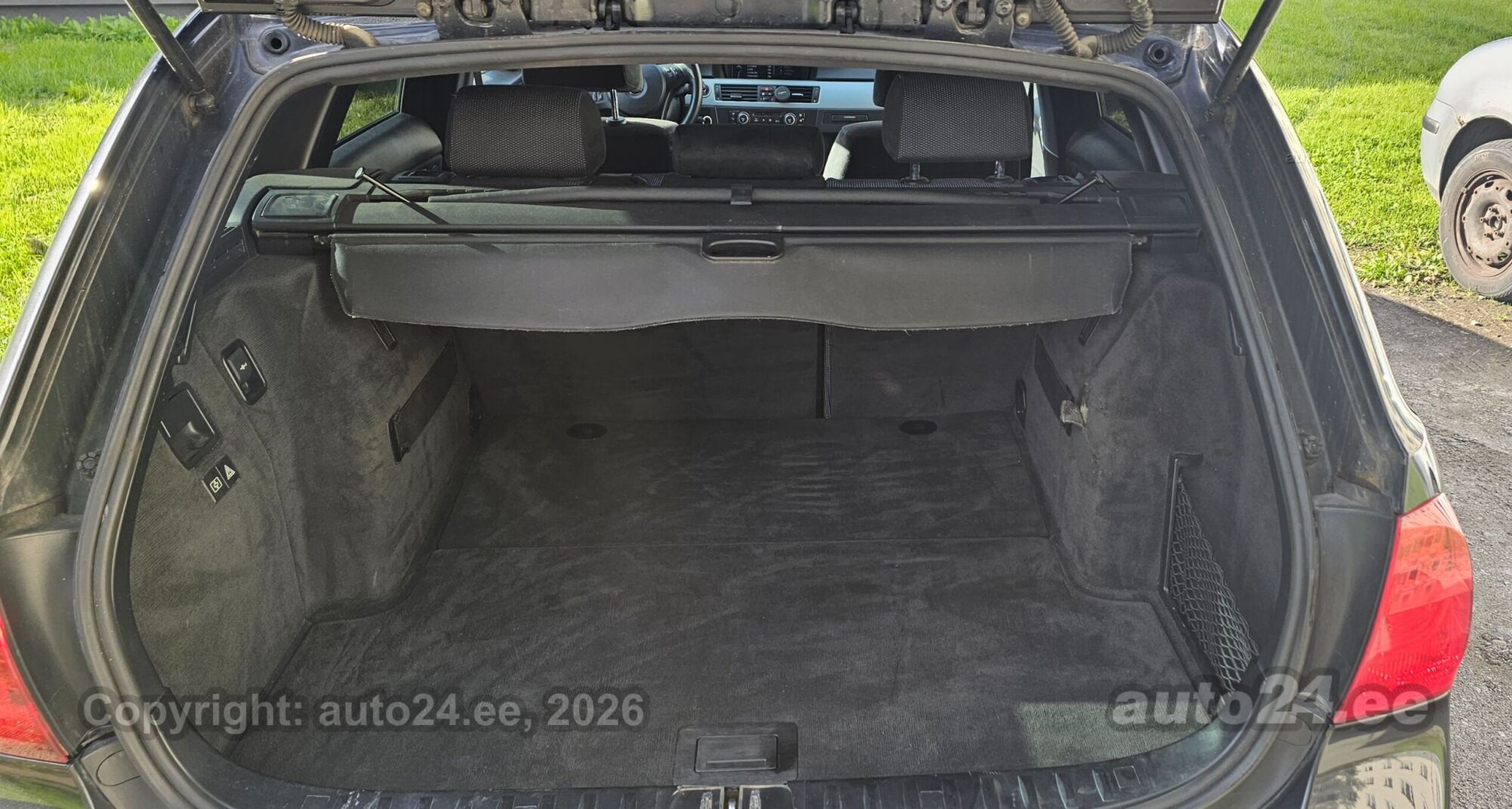 BMW 3 Series 2009 — photo 5