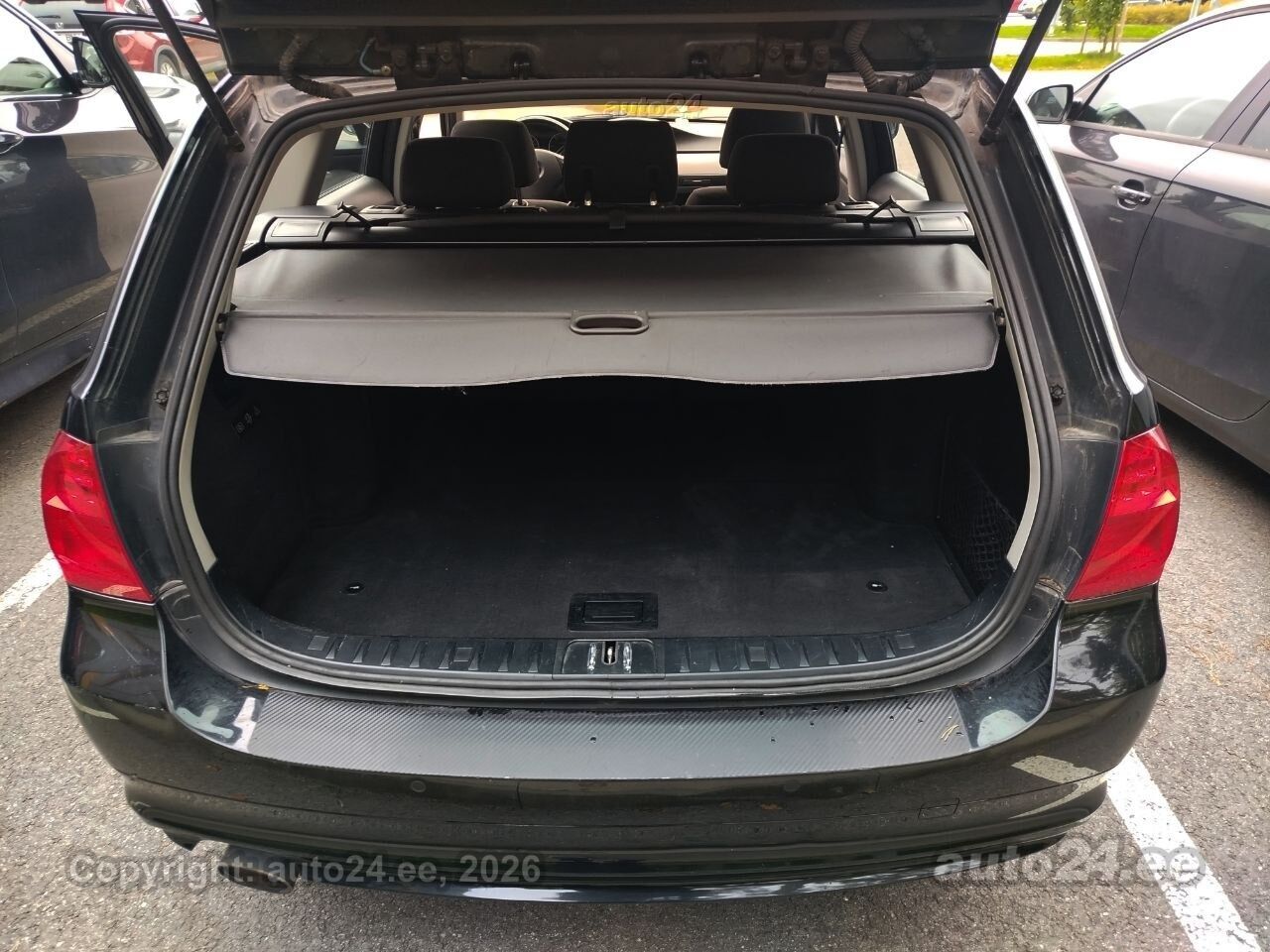 BMW 3 Series 2011 — photo 18