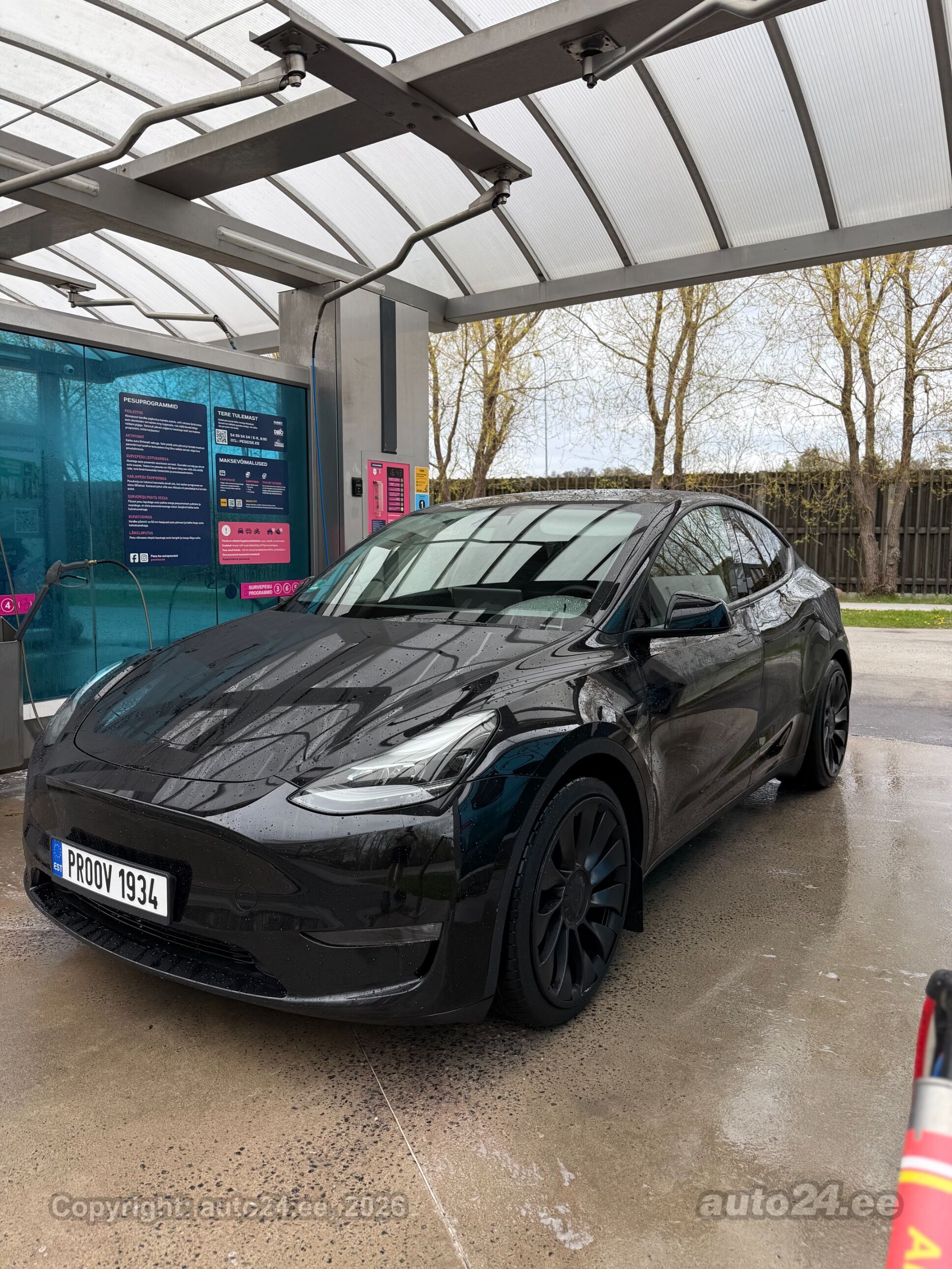 Tesla Model Y - 6