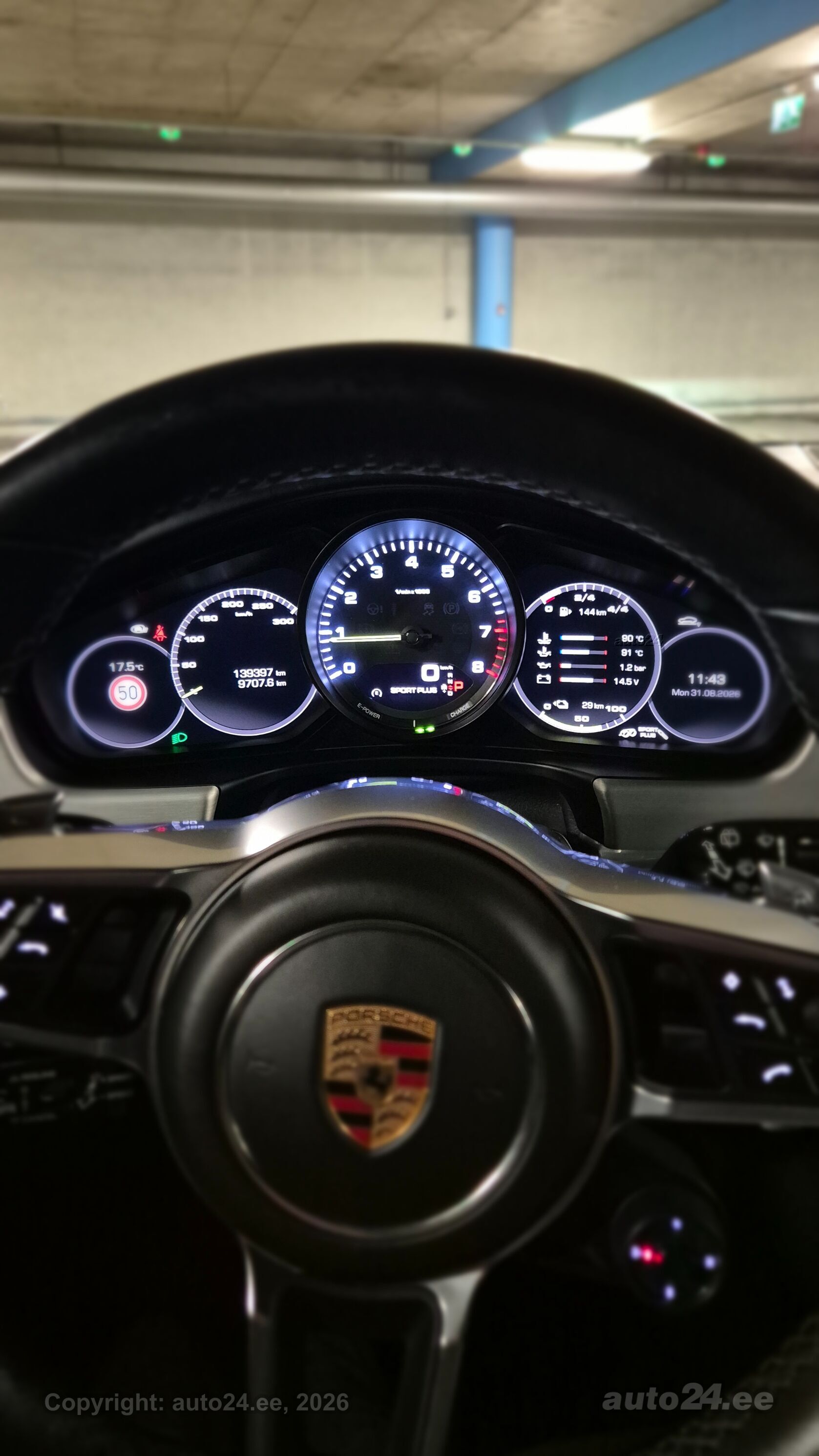 Porsche Panamera - 8