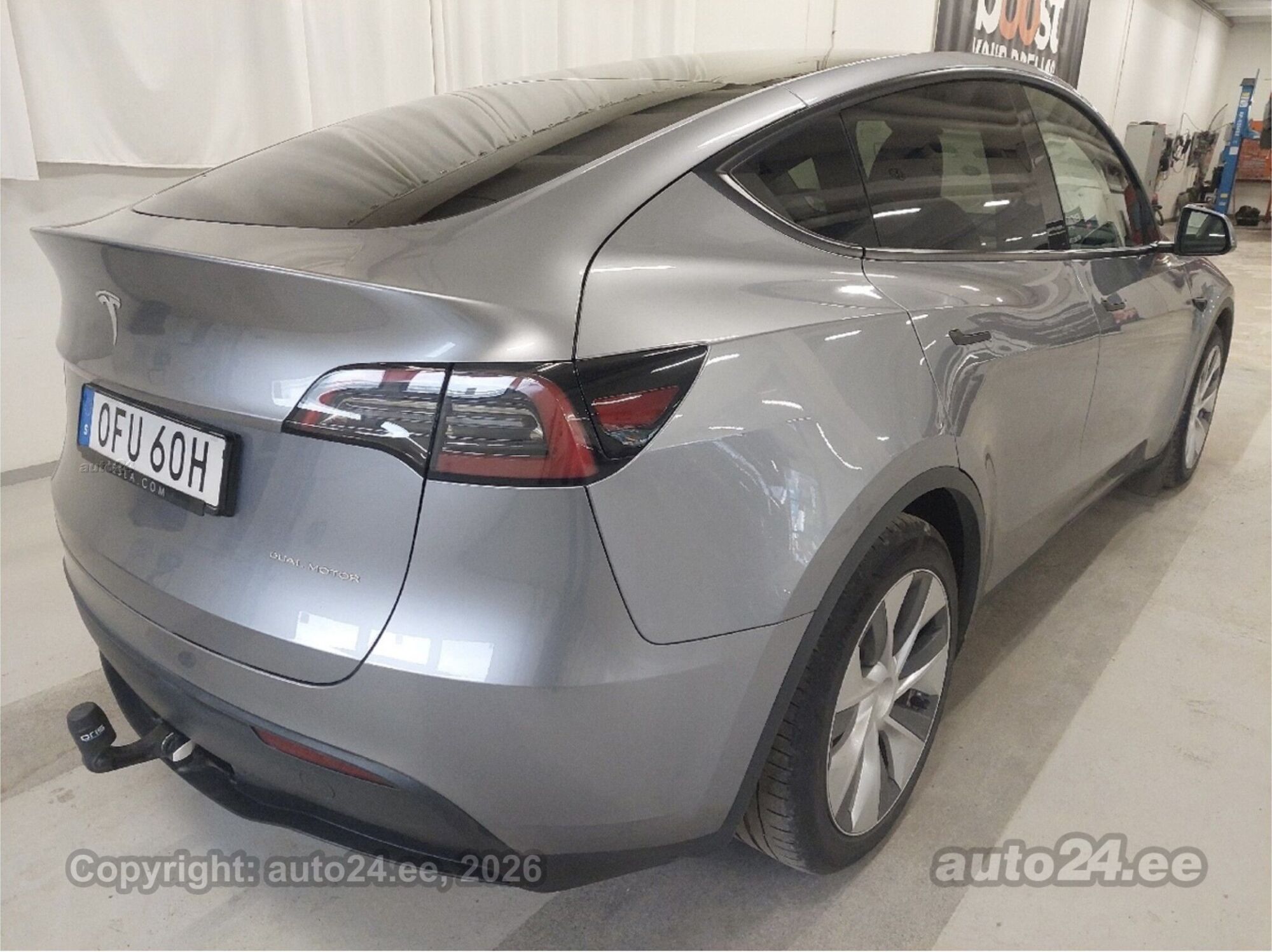 Tesla Model Y - 4