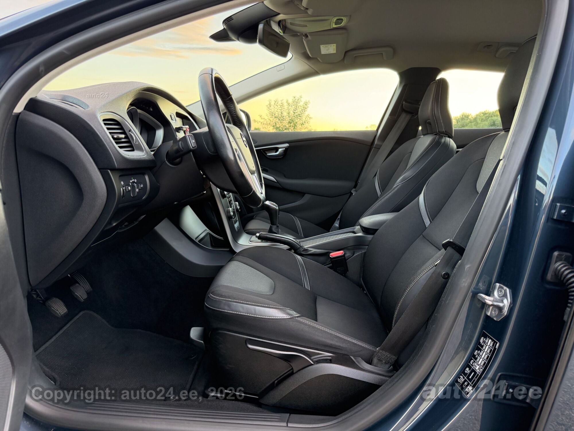 Volvo V40 Momentum 2.0 D2 88kW 2017, photo 7/10