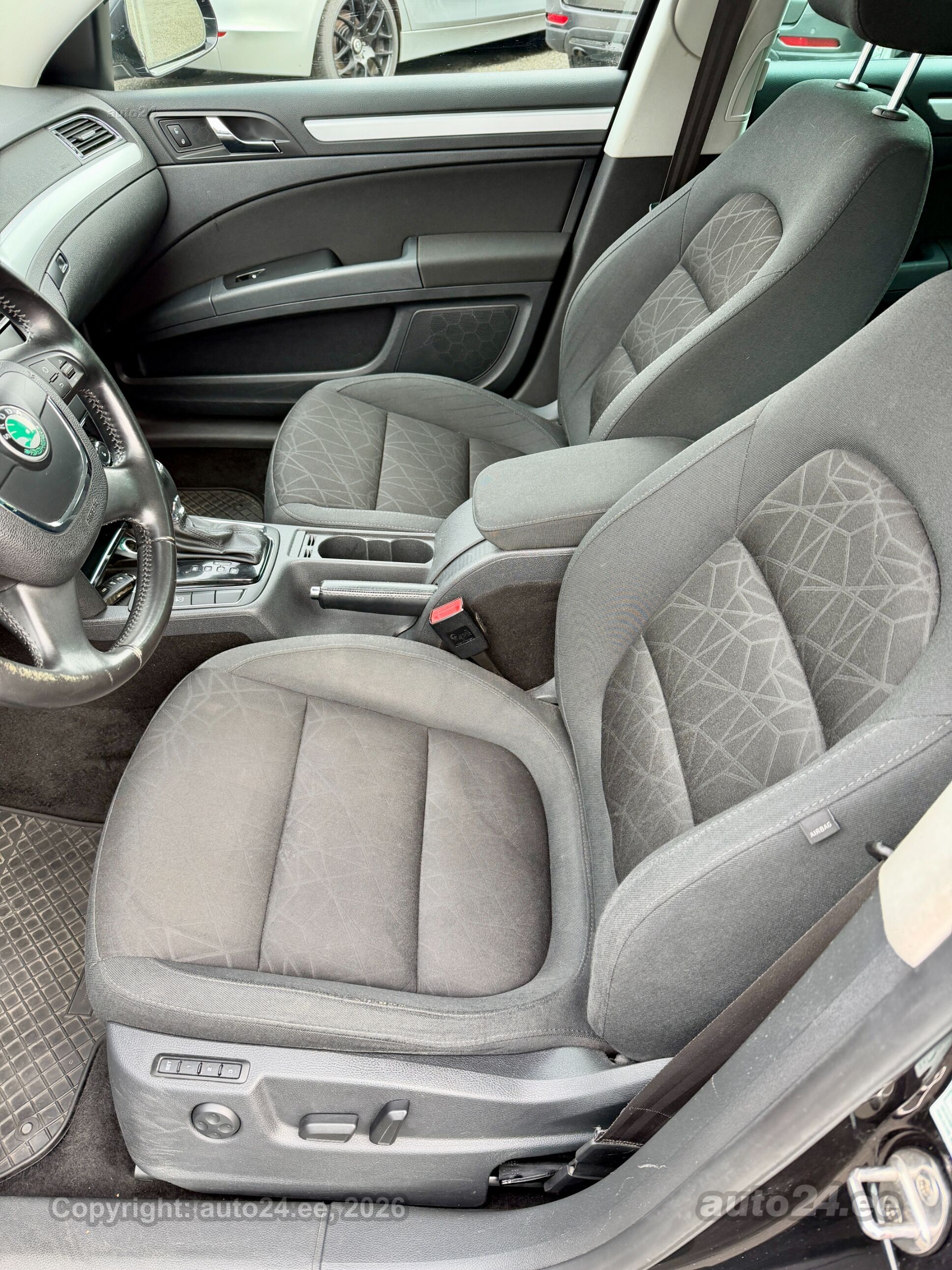 Skoda Superb 2013 — photo 15