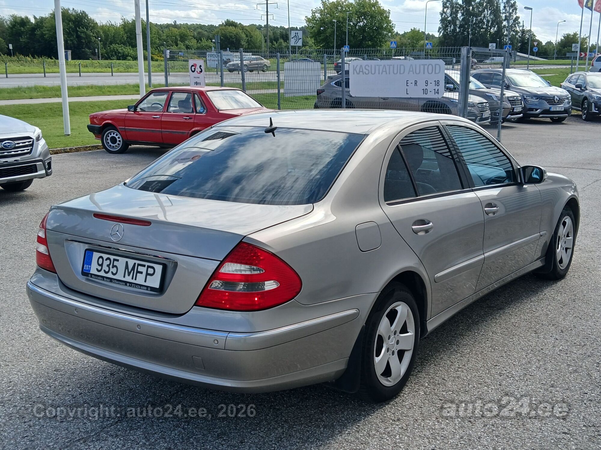 Mercedes-Benz E-sarja 2006, kuva 4/10