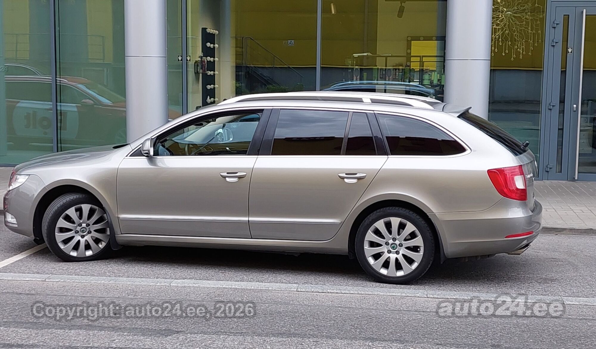 Skoda Superb 2.0 103kW 2012, photo 4/10