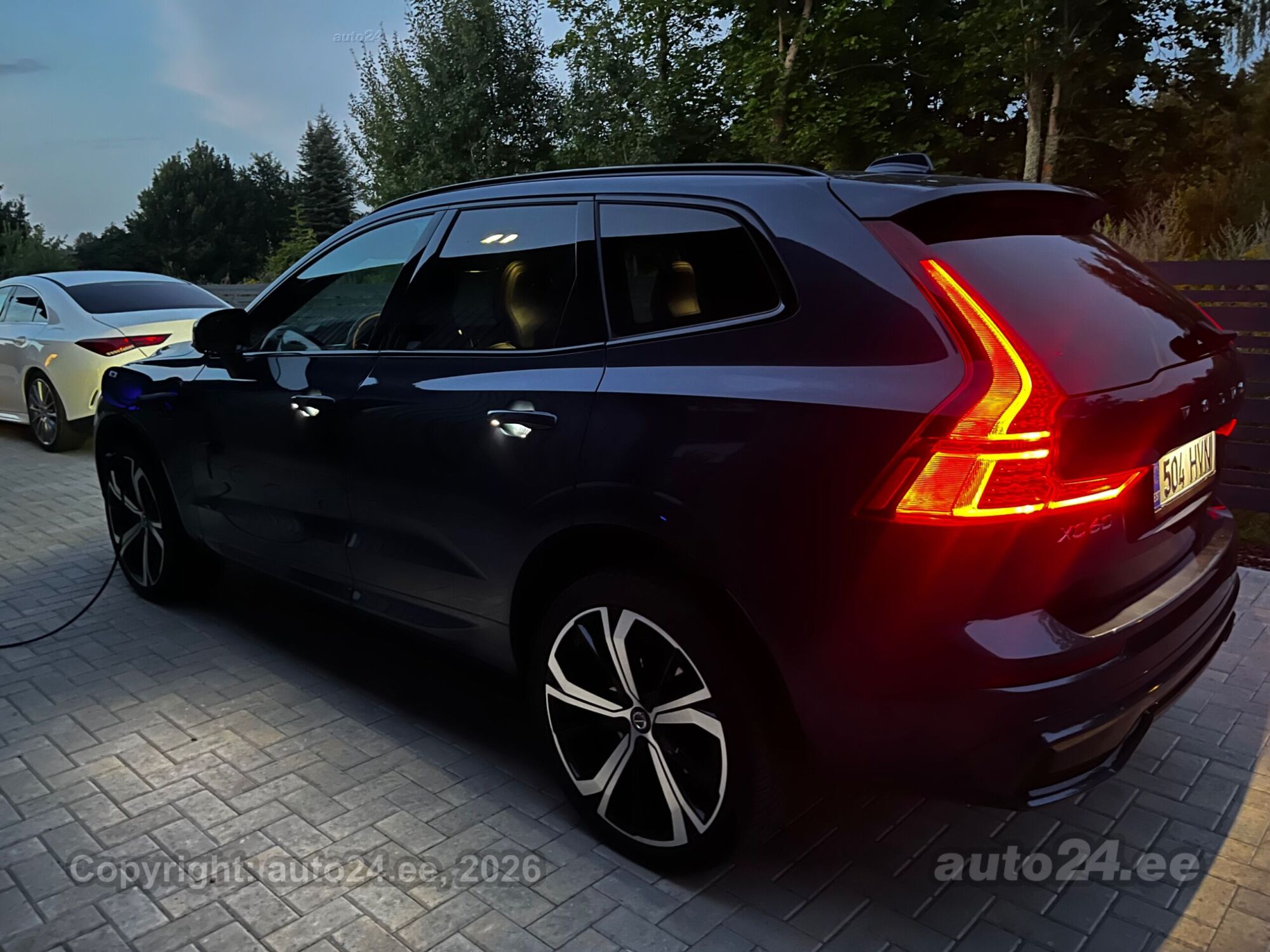 Volvo XC60 2021, photo 4/10