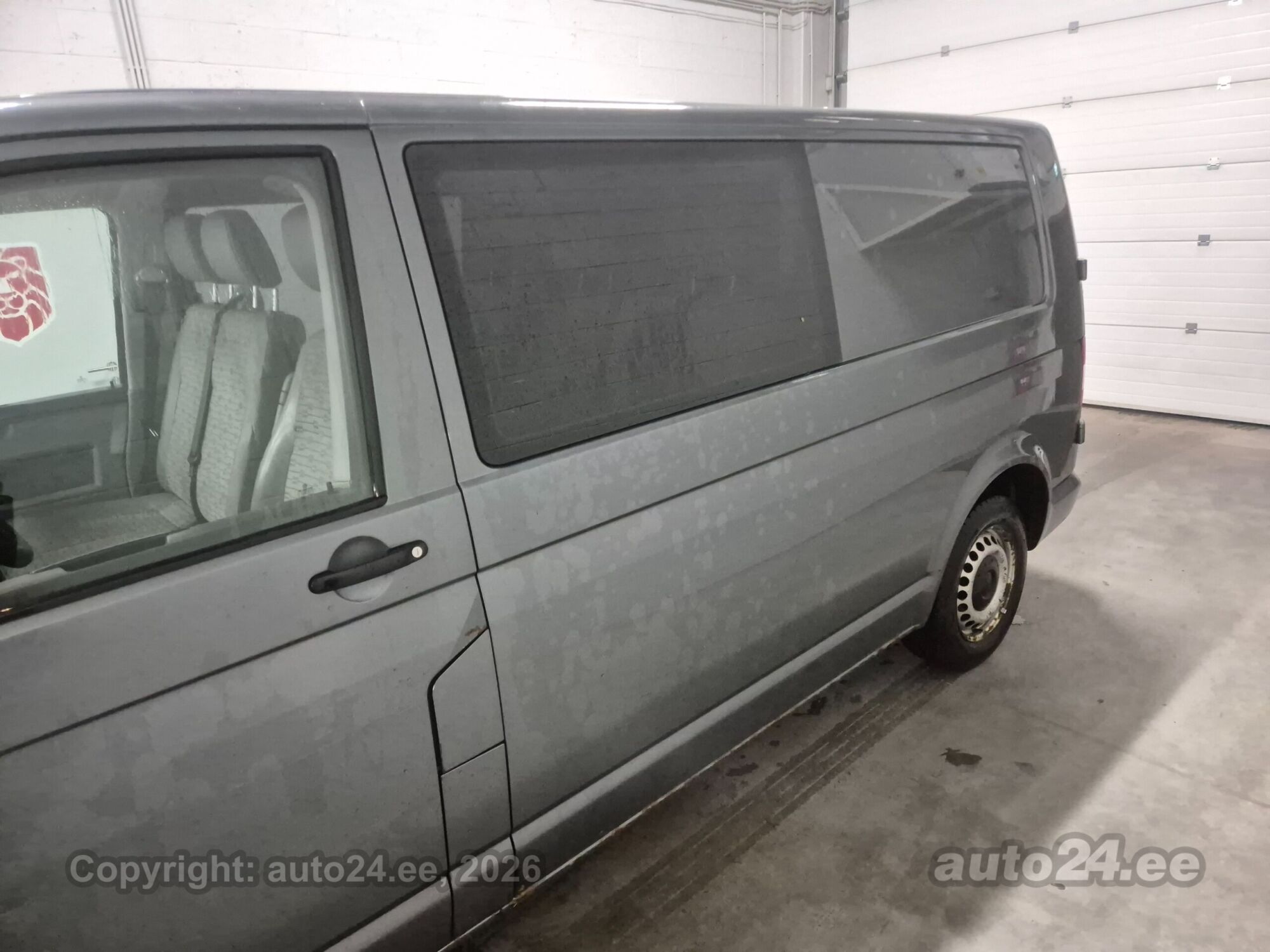 Volkswagen Transporter 2012 — салон