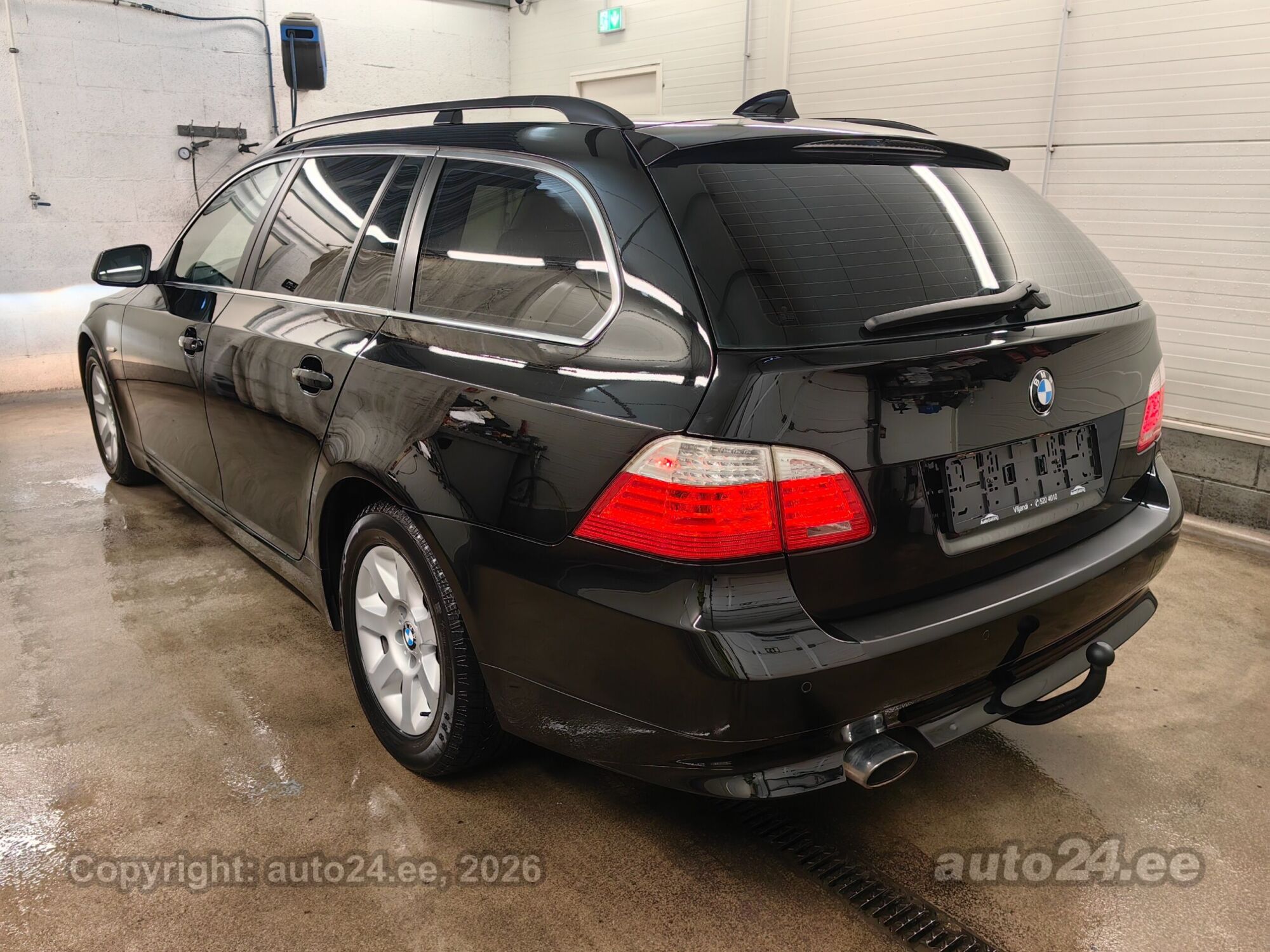 BMW 5 Series 2010 — photo 15