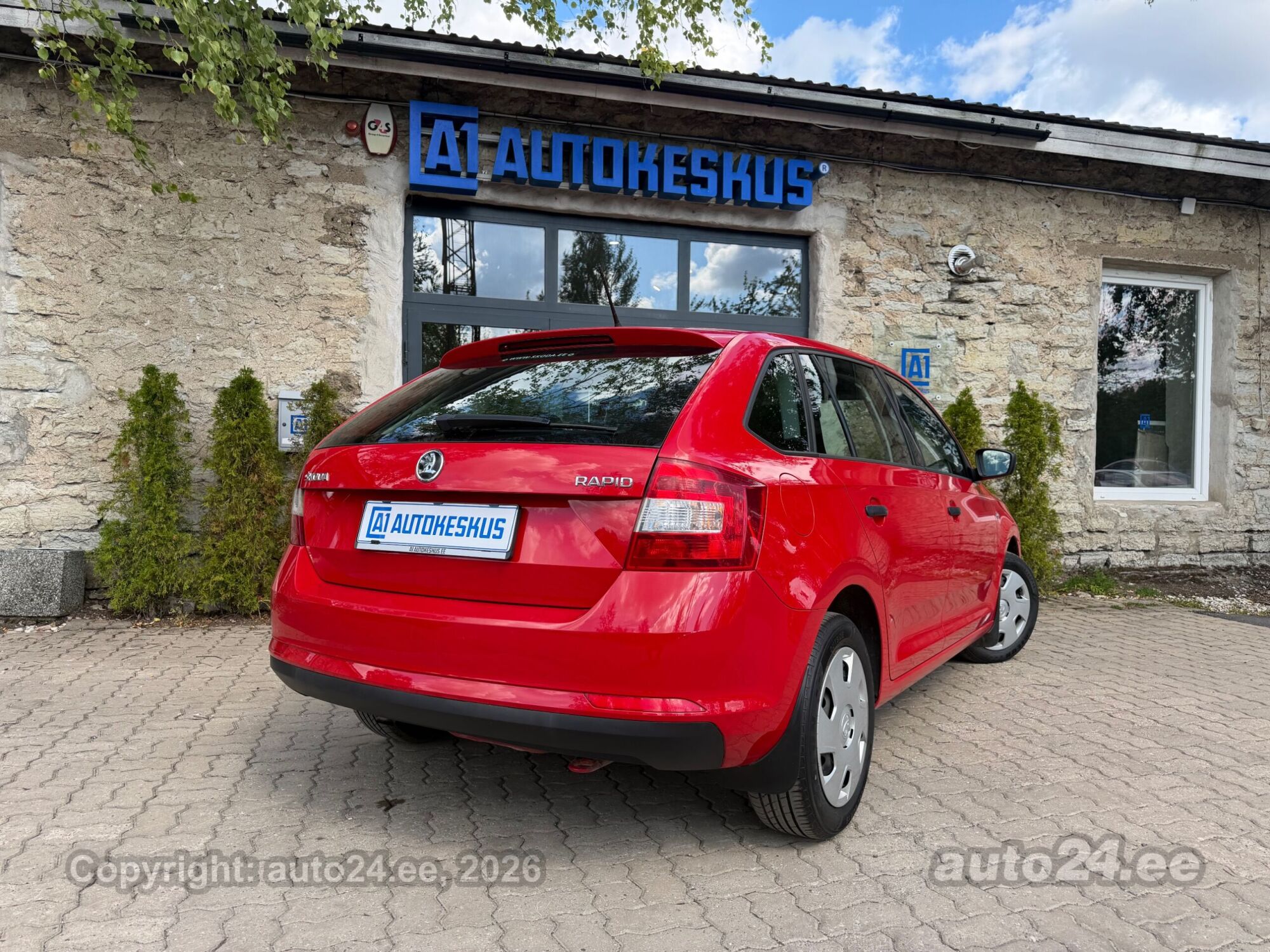 Skoda Rapid Active 1.2 R4 63kW 2015, kuva 2/10