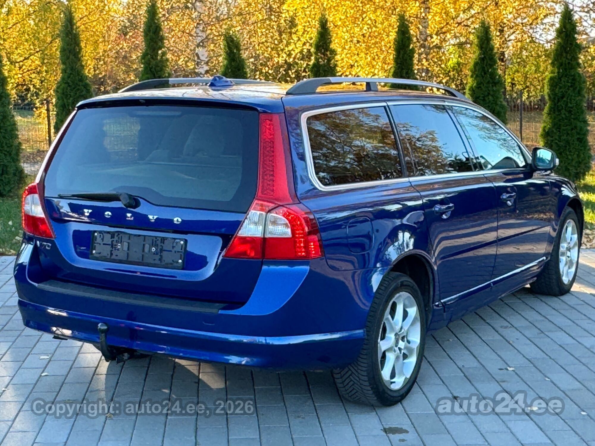 Volvo V70 2008 — rear view
