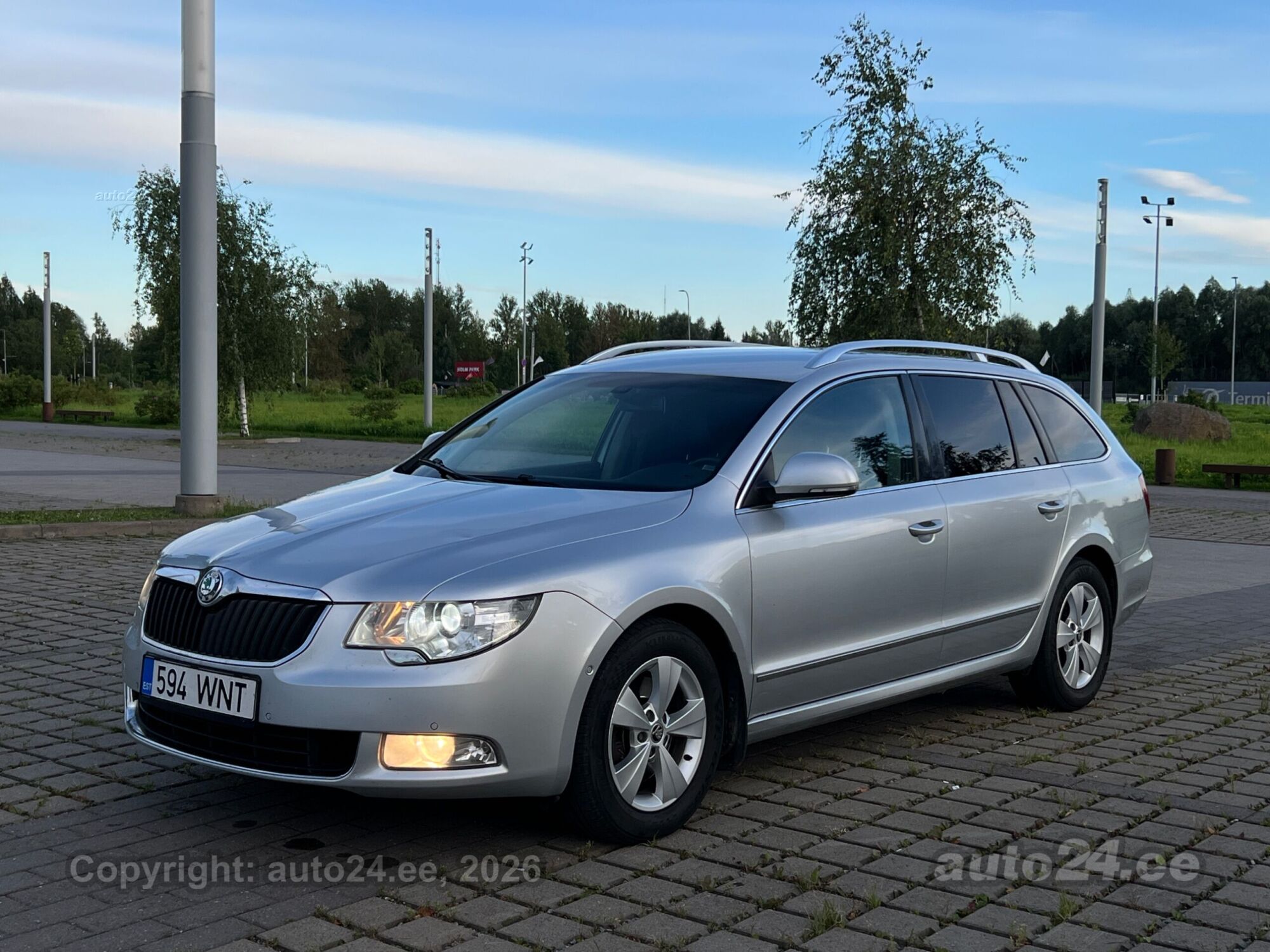 Skoda Superb 2.0 R4 TDI 103kW 2011, kuva 2/10