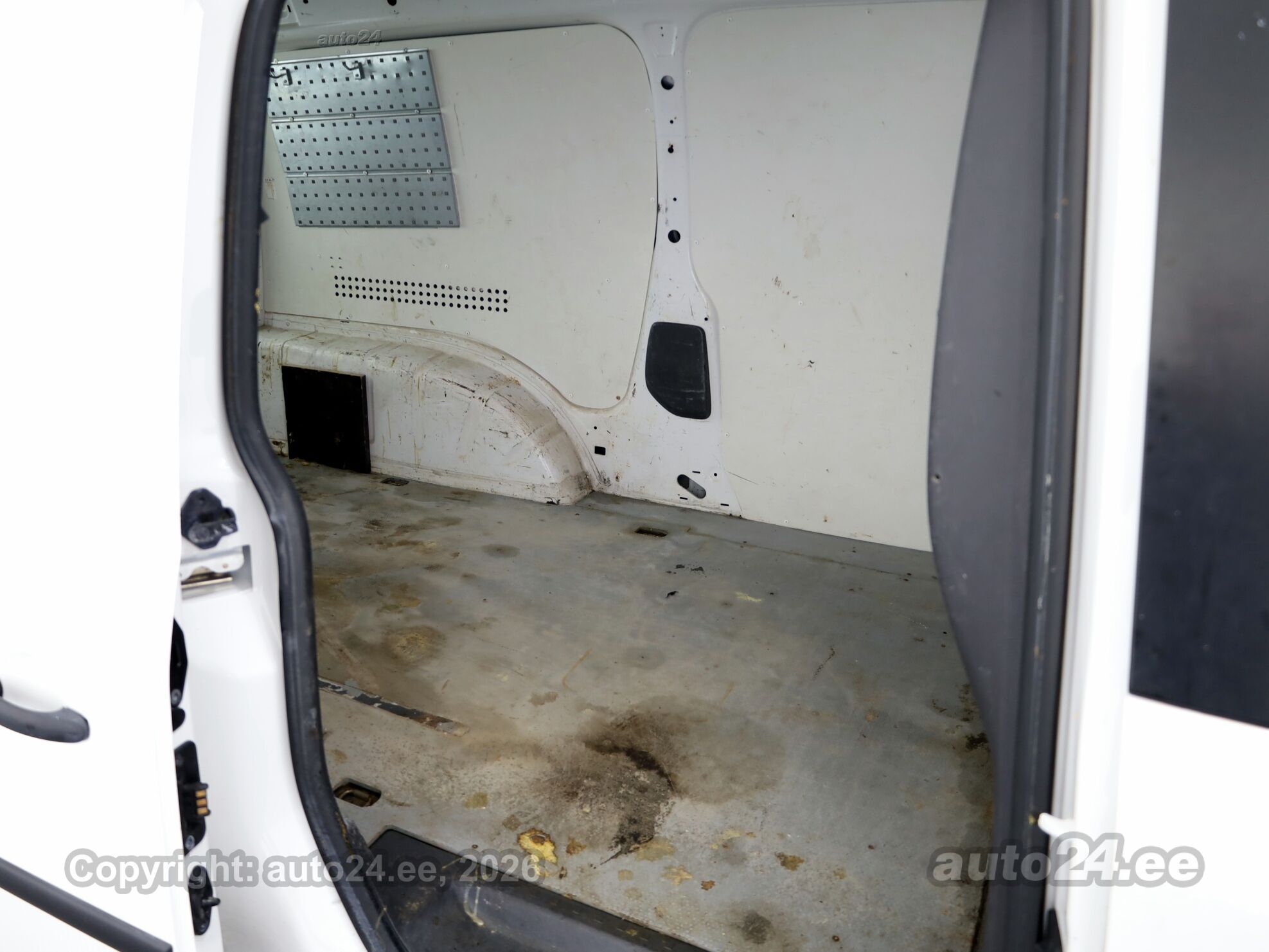 Volkswagen Caddy 2010 — photo 7