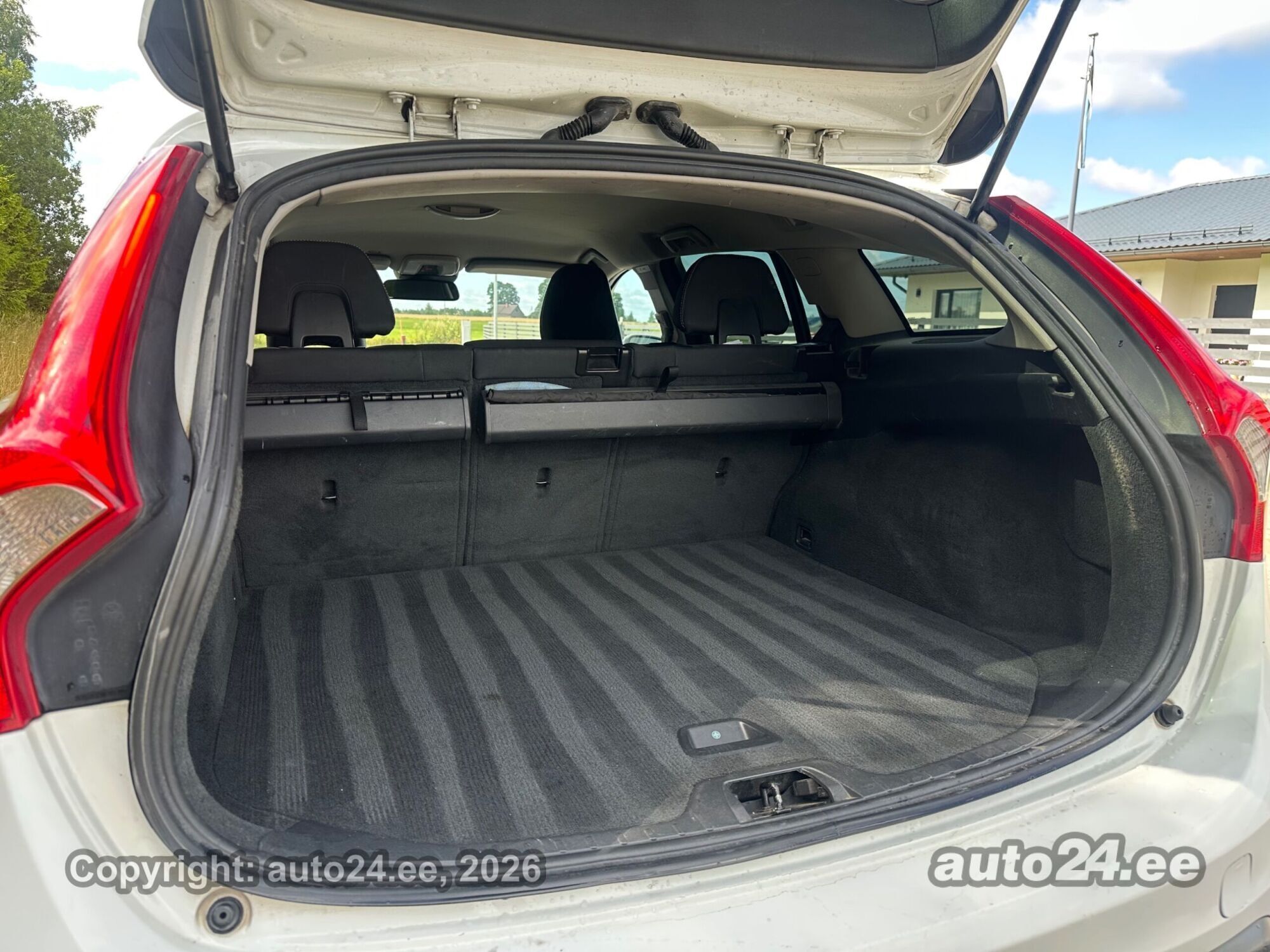 Volvo V60 2012 — photo 6