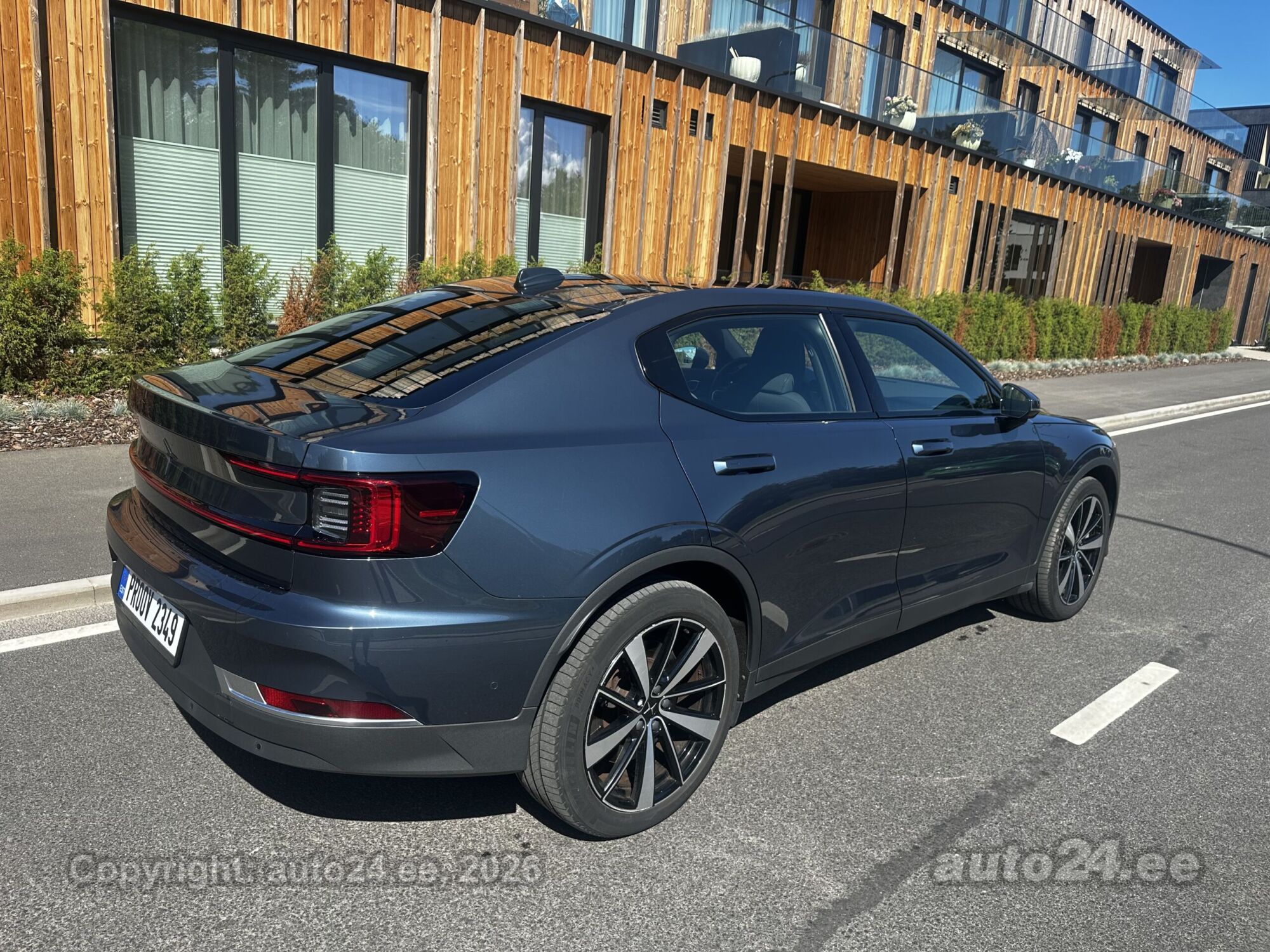 Polestar 2 2021, kuva 2/10