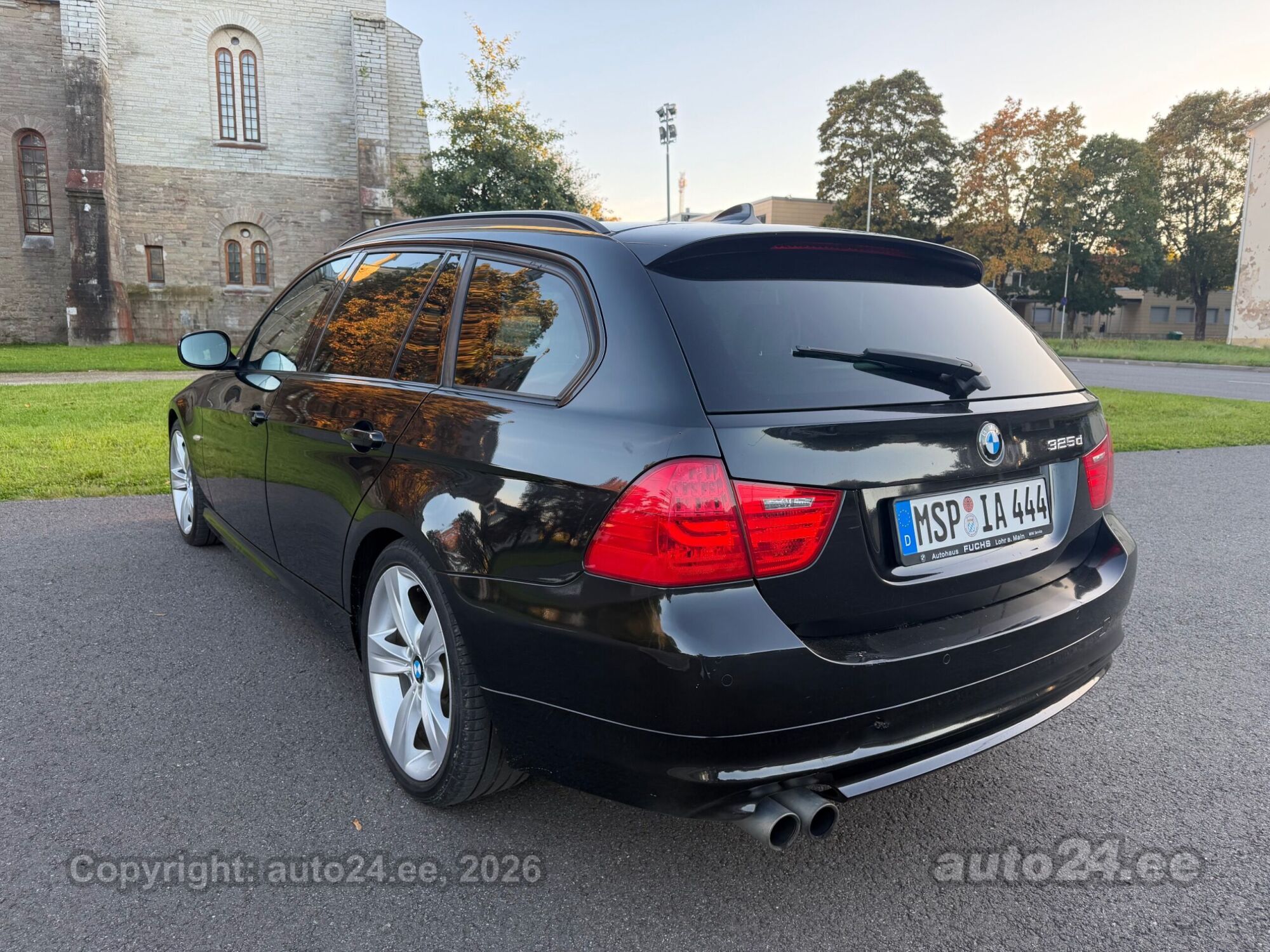 BMW 3 Series 2010 — фото 10