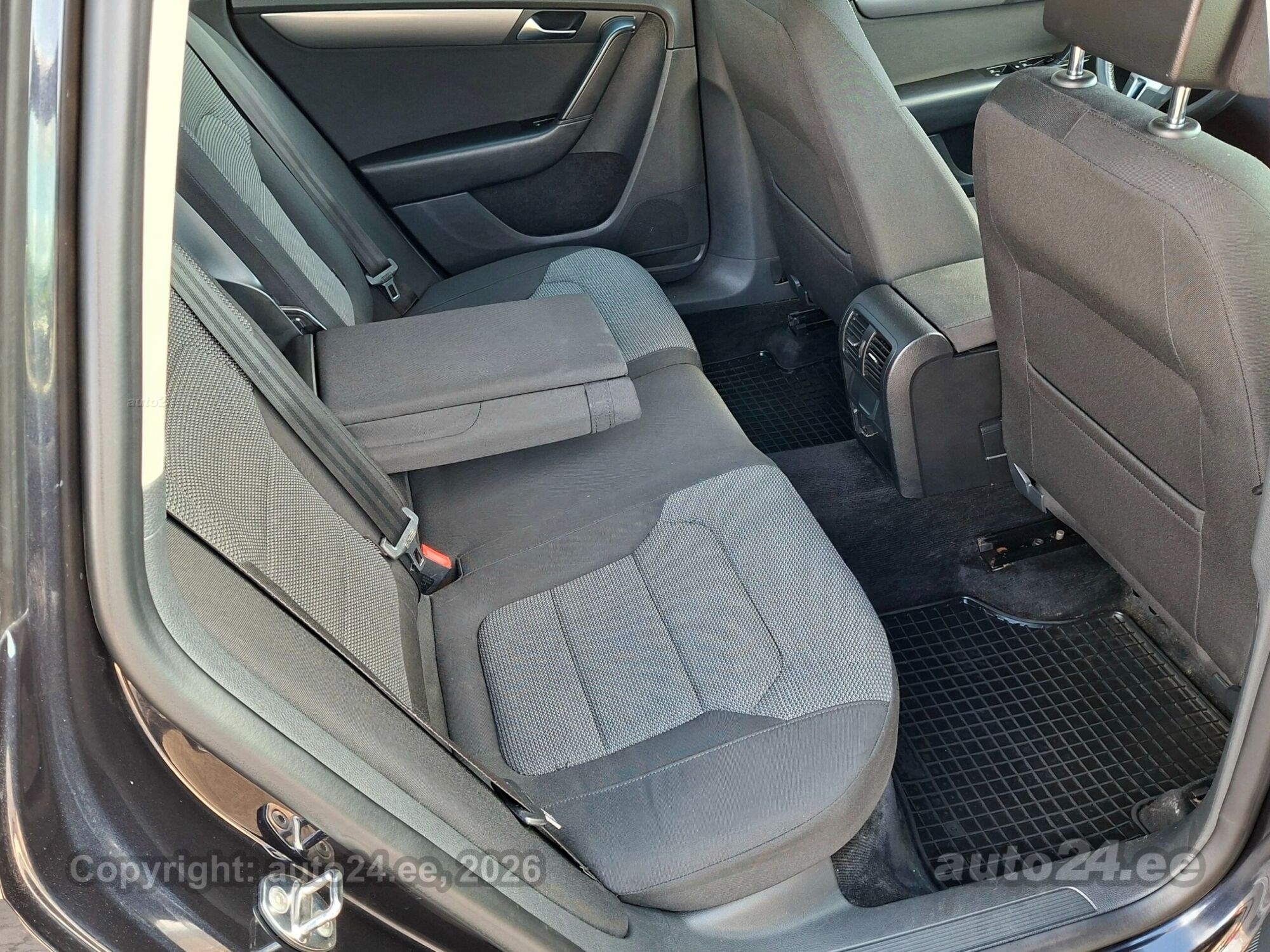 Volkswagen Passat - 10