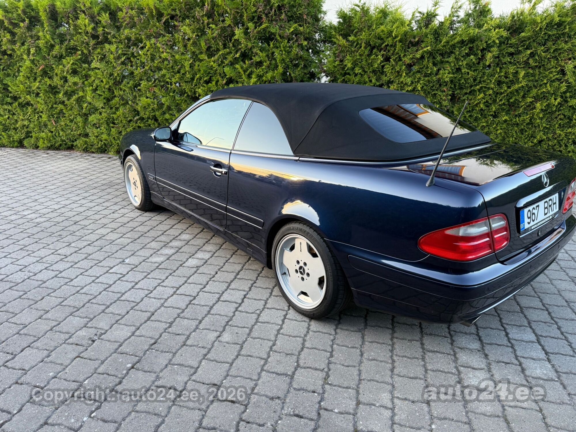 Mercedes-Benz CLK-sarja 2002, kuva 3/10