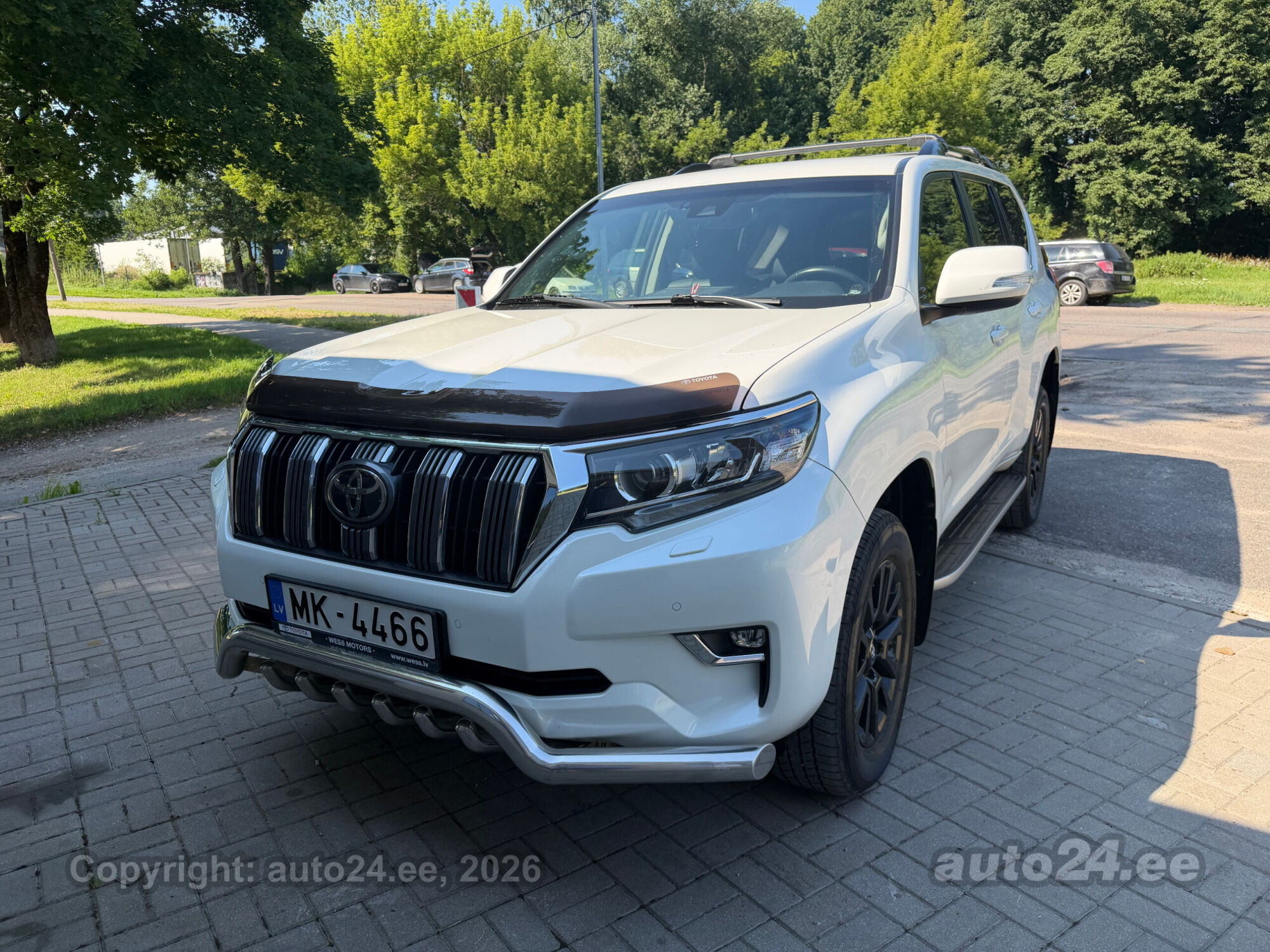 Toyota Land Cruiser - 2