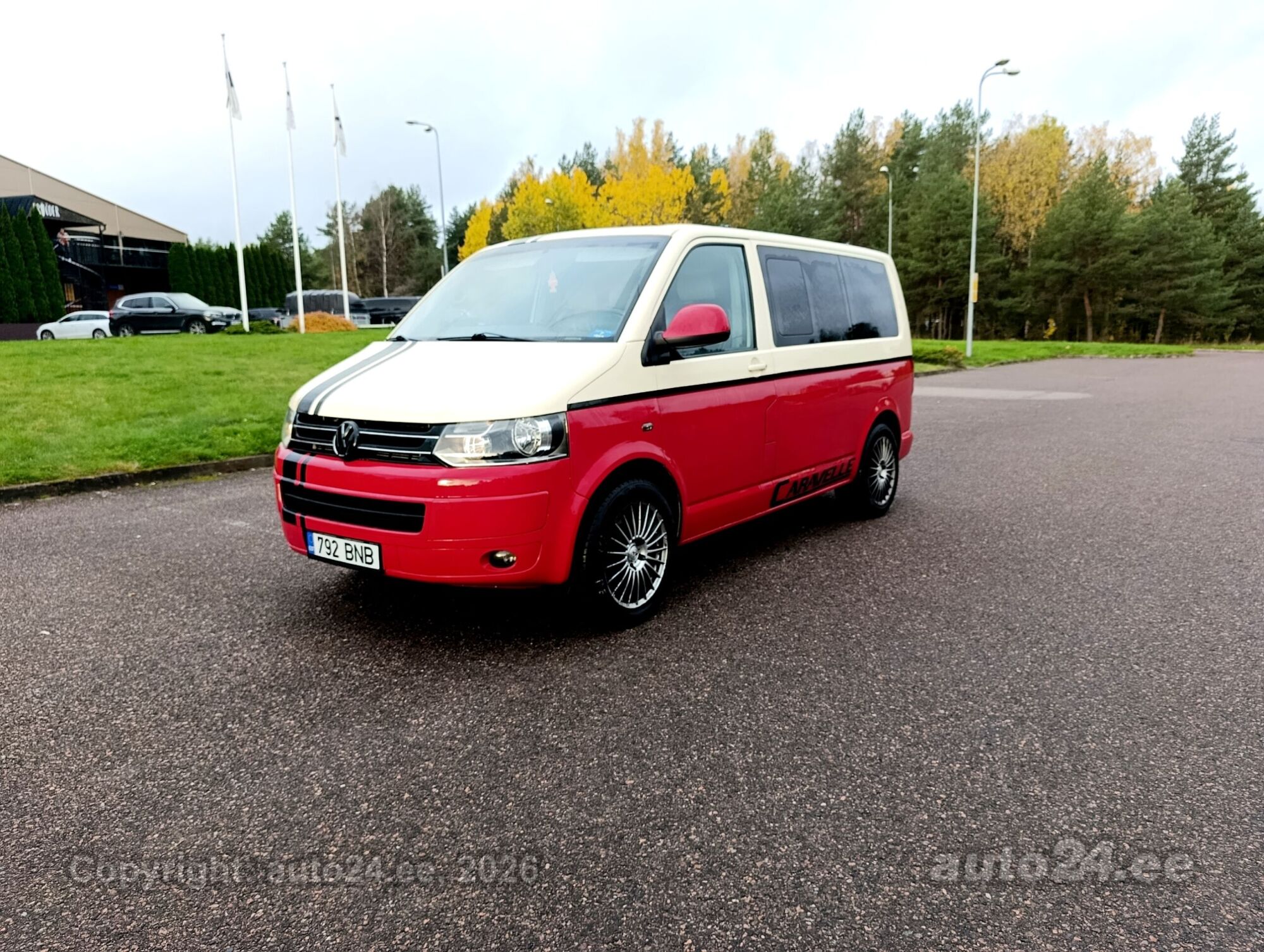 Volkswagen Caravelle 2010 — rear view
