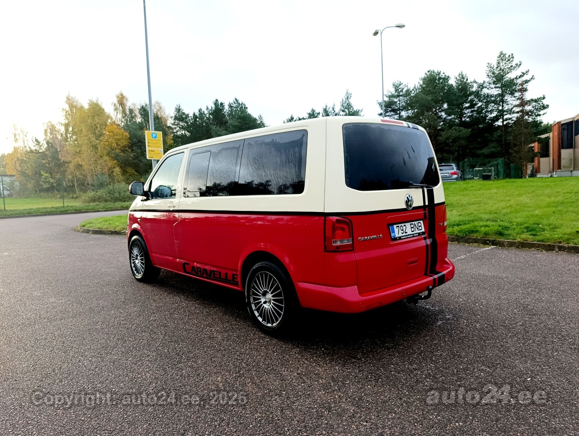 Volkswagen Caravelle 2010 — interior