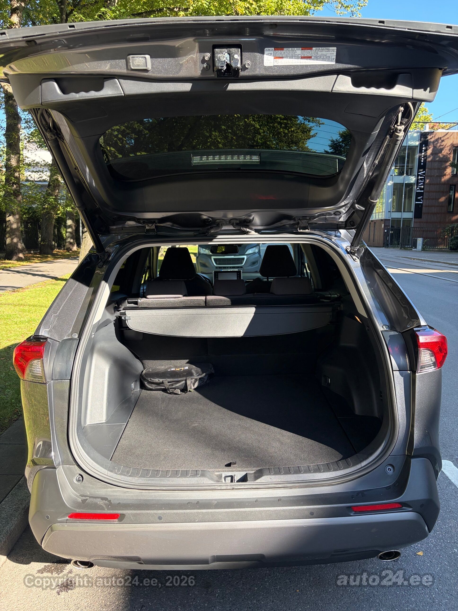 Toyota RAV4 - 8