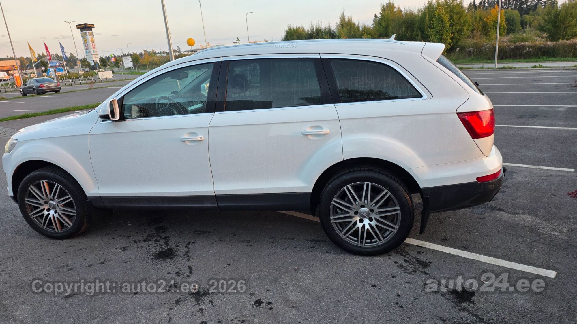 Audi Q7 2010 — interior