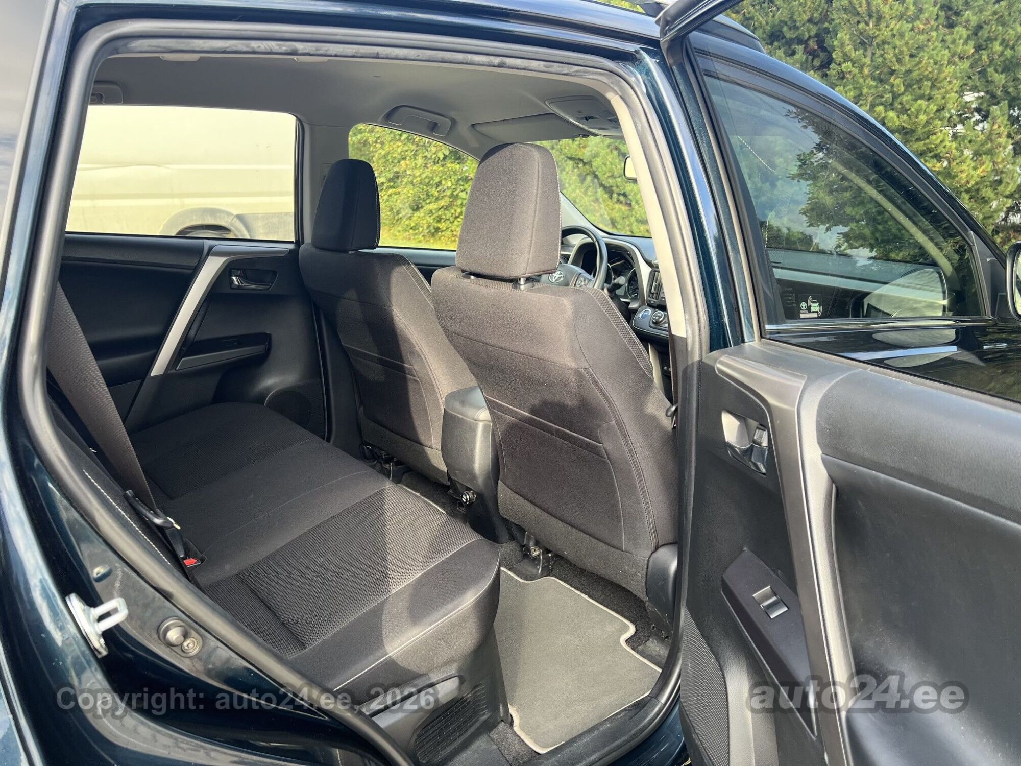 Toyota RAV4 - 11