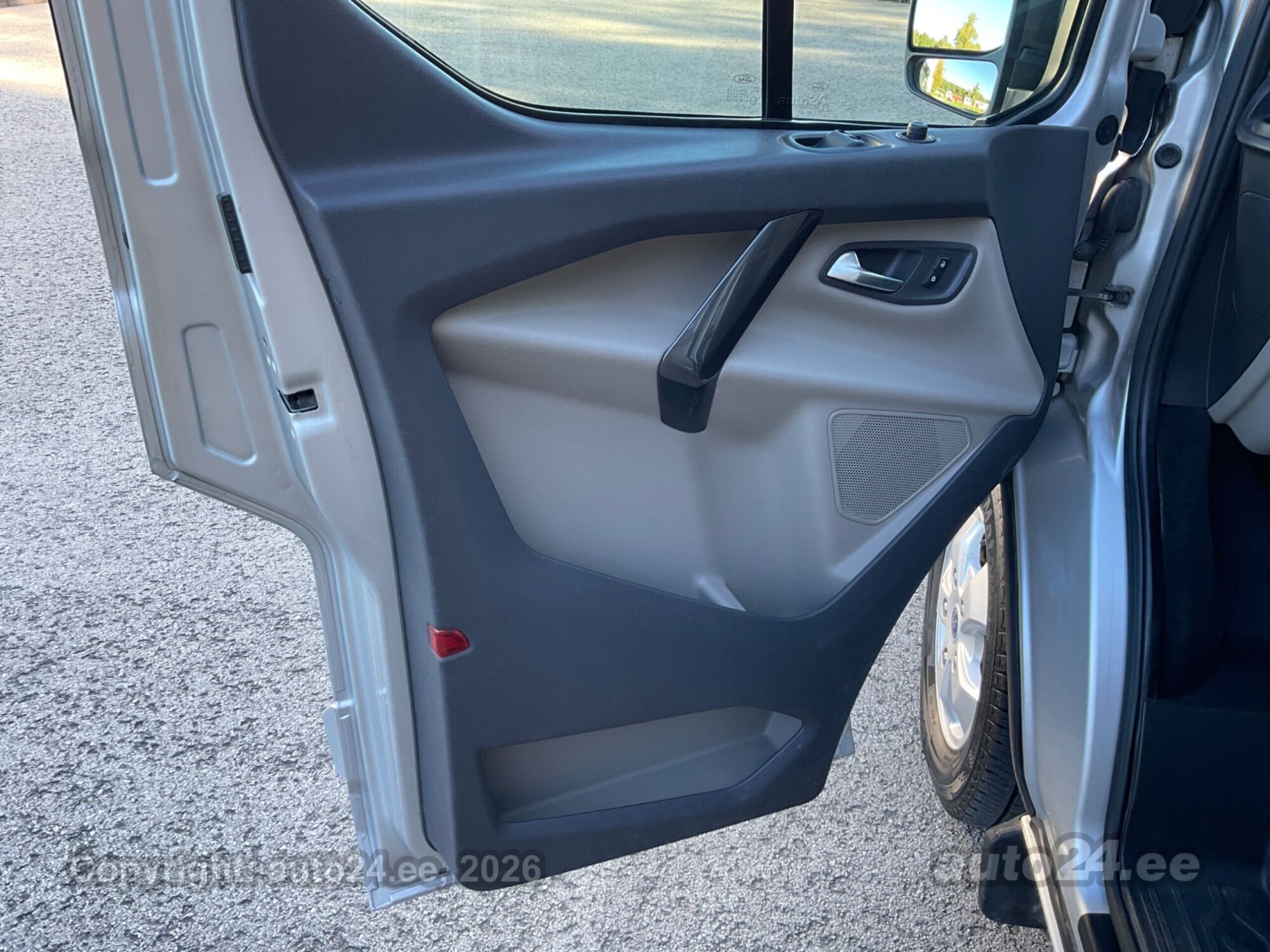 Ford Tourneo Custom - 12