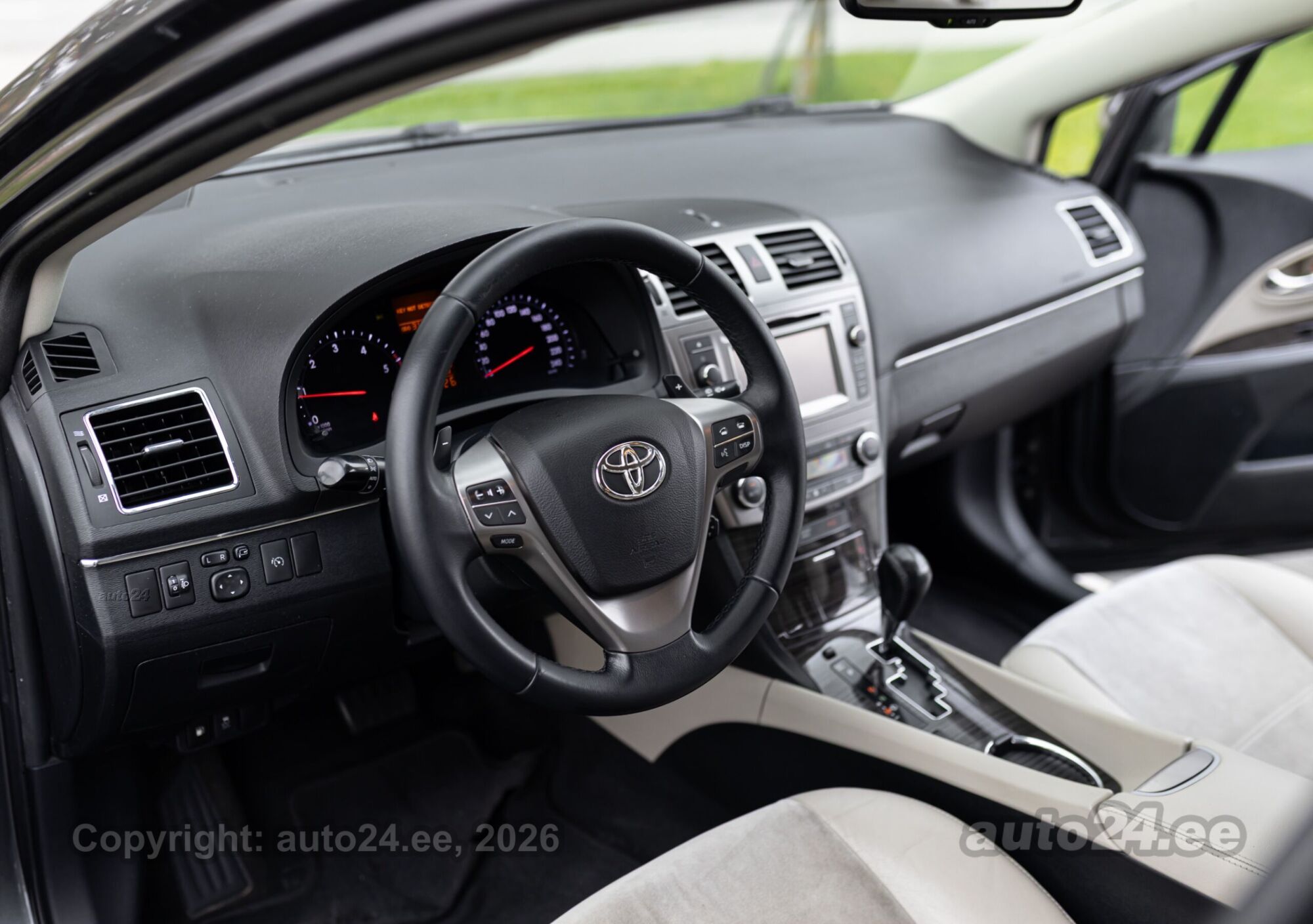 Toyota Avensis 2014 — фото 8