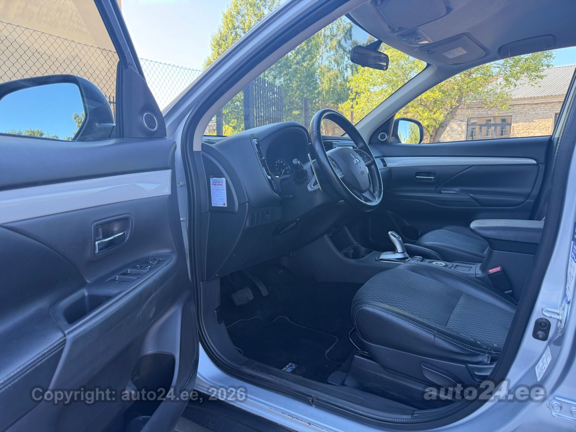 Mitsubishi Outlander - 3