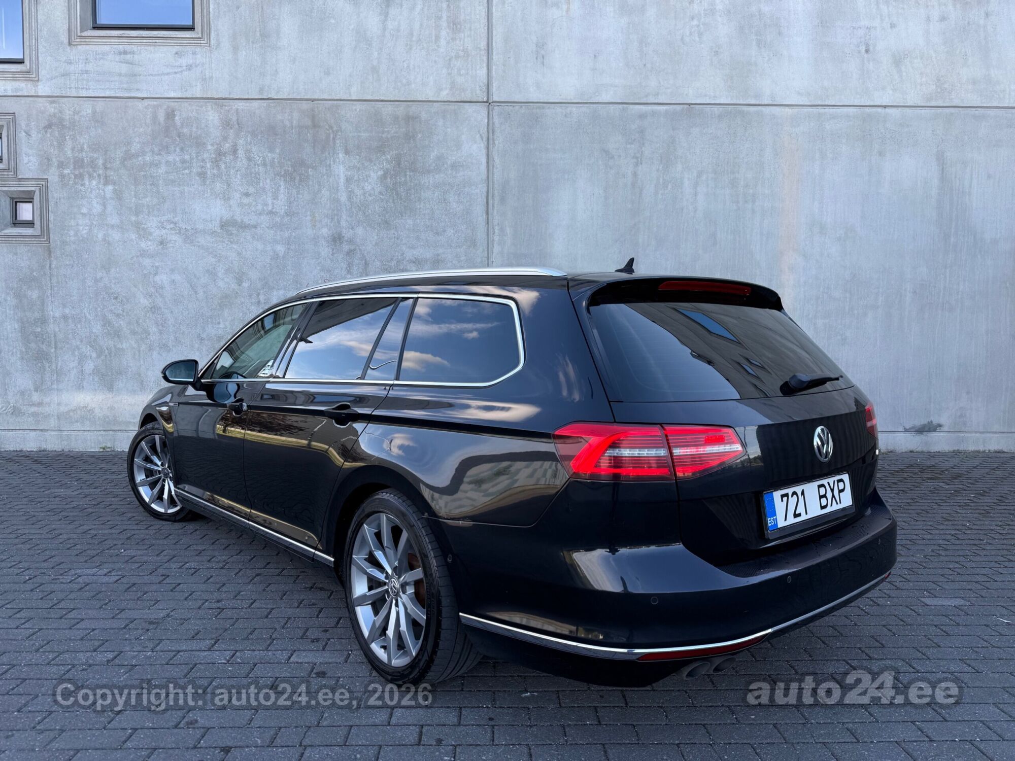Volkswagen Passat - 4