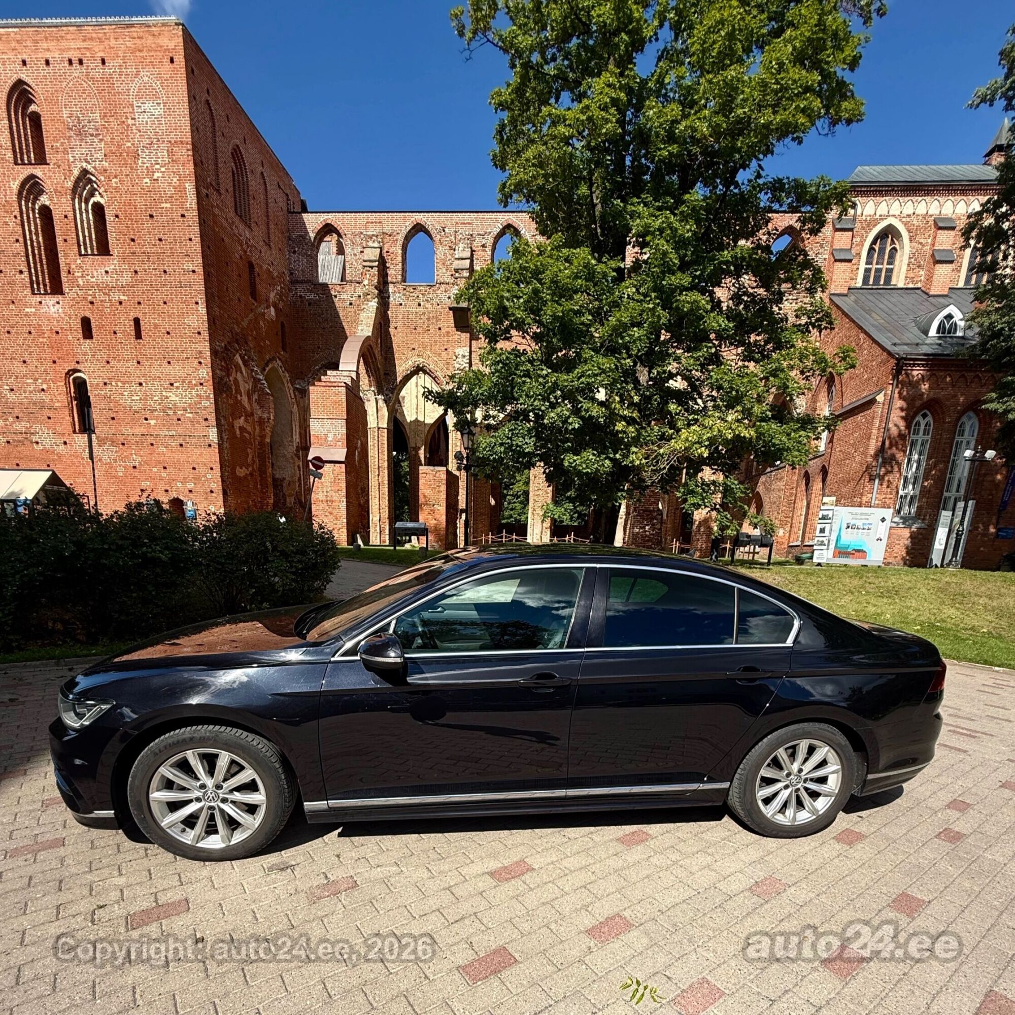 Volkswagen Passat - 2