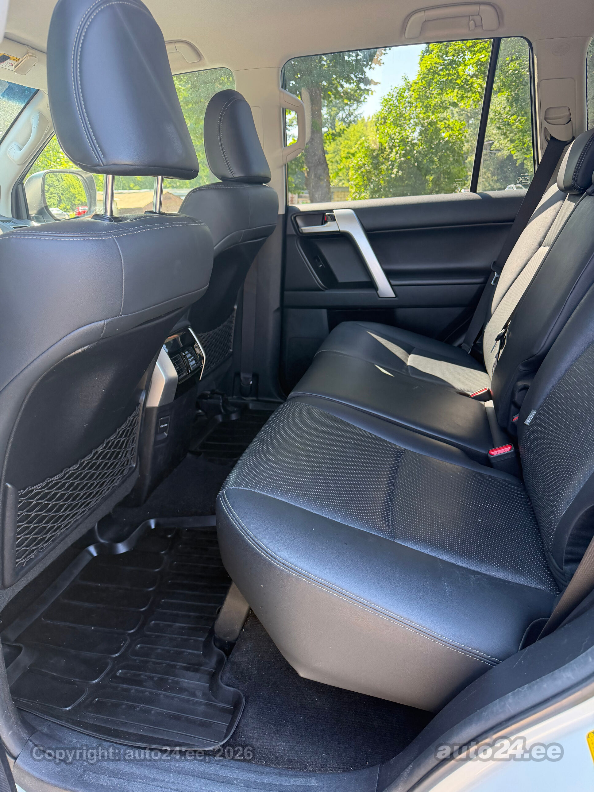 Toyota Land Cruiser - 12