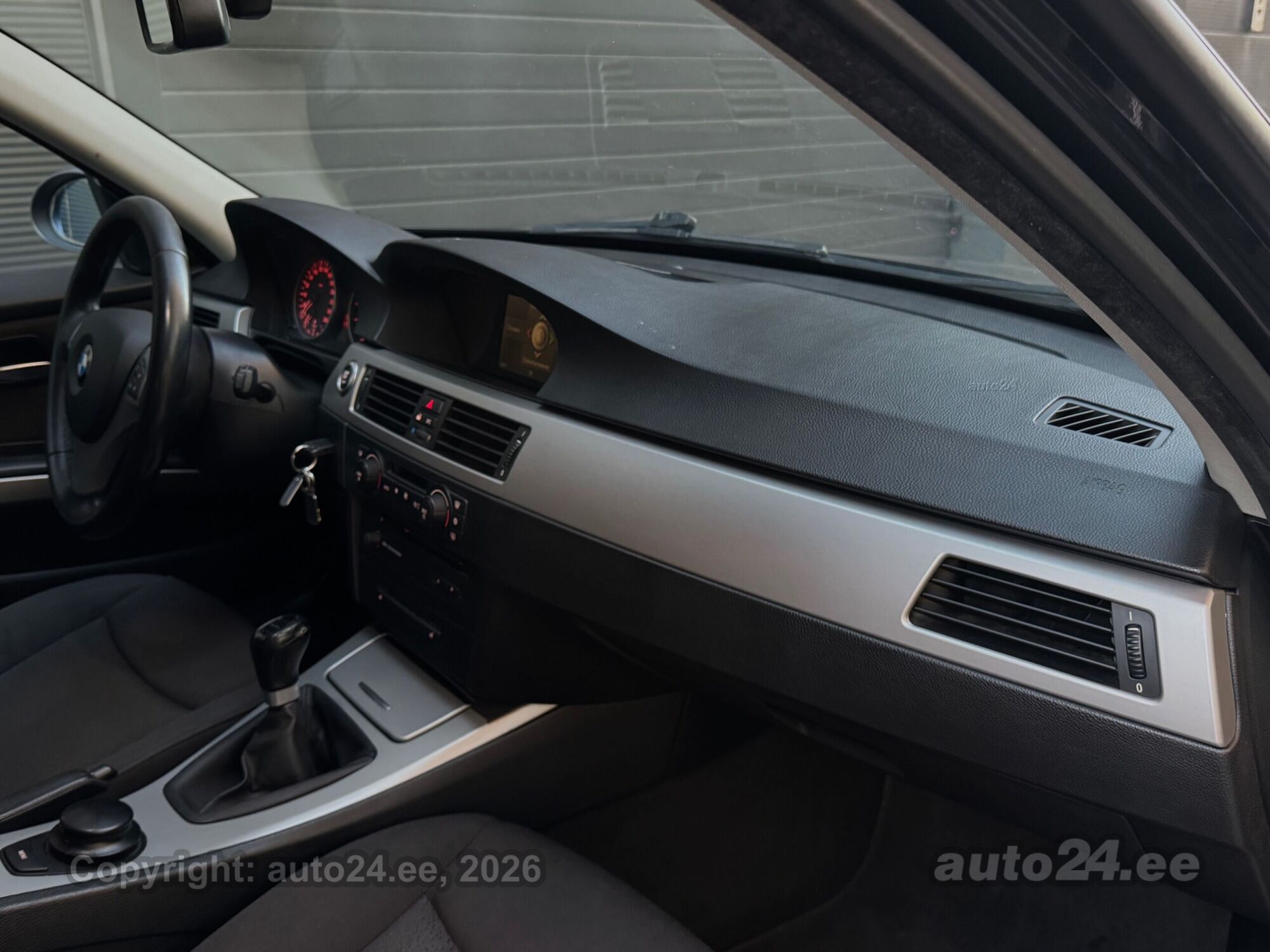 BMW 3 Series 2005 — photo 13