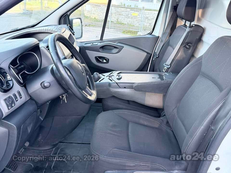 Renault Trafic 2015 — фото 9