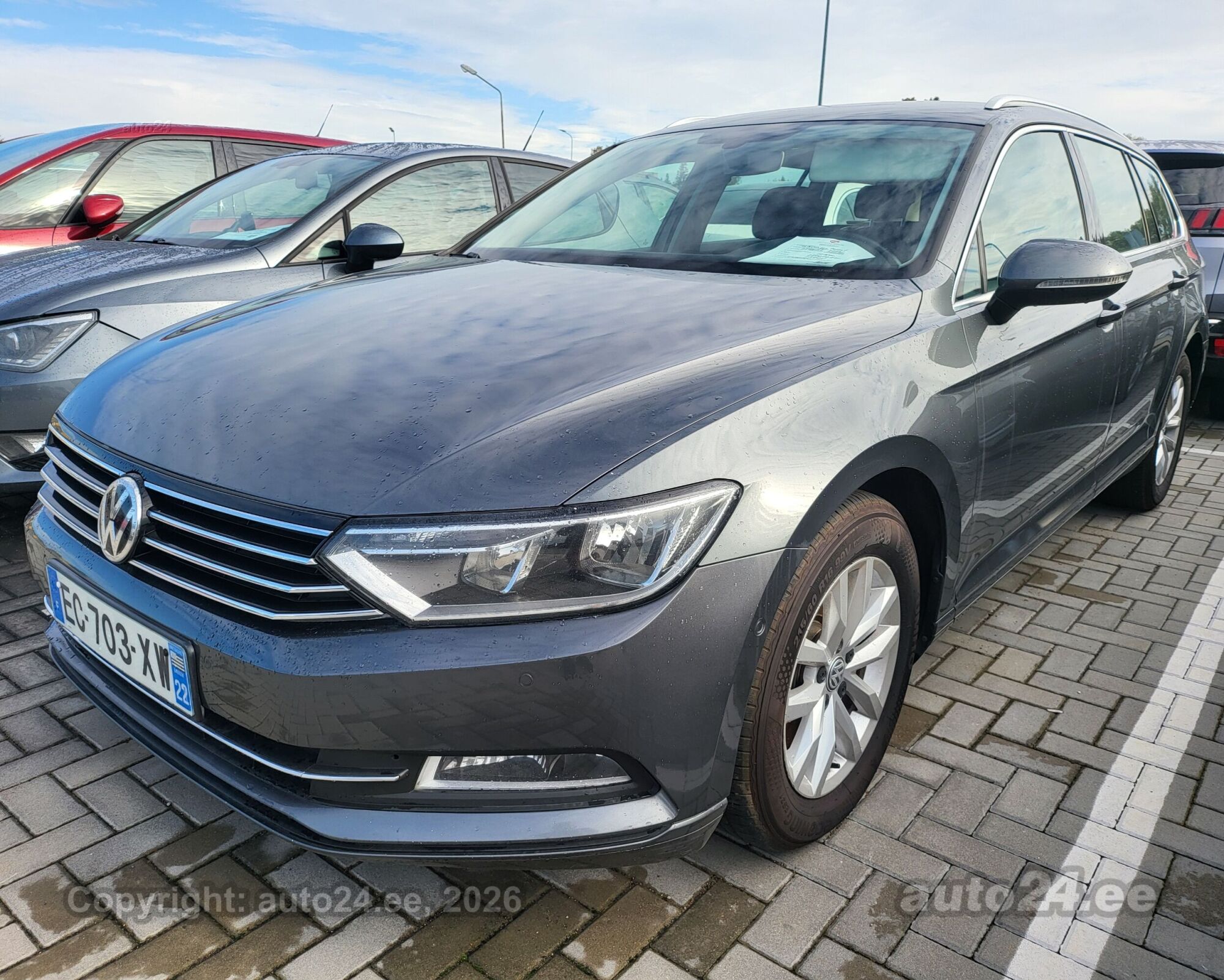 Volkswagen Passat - 1