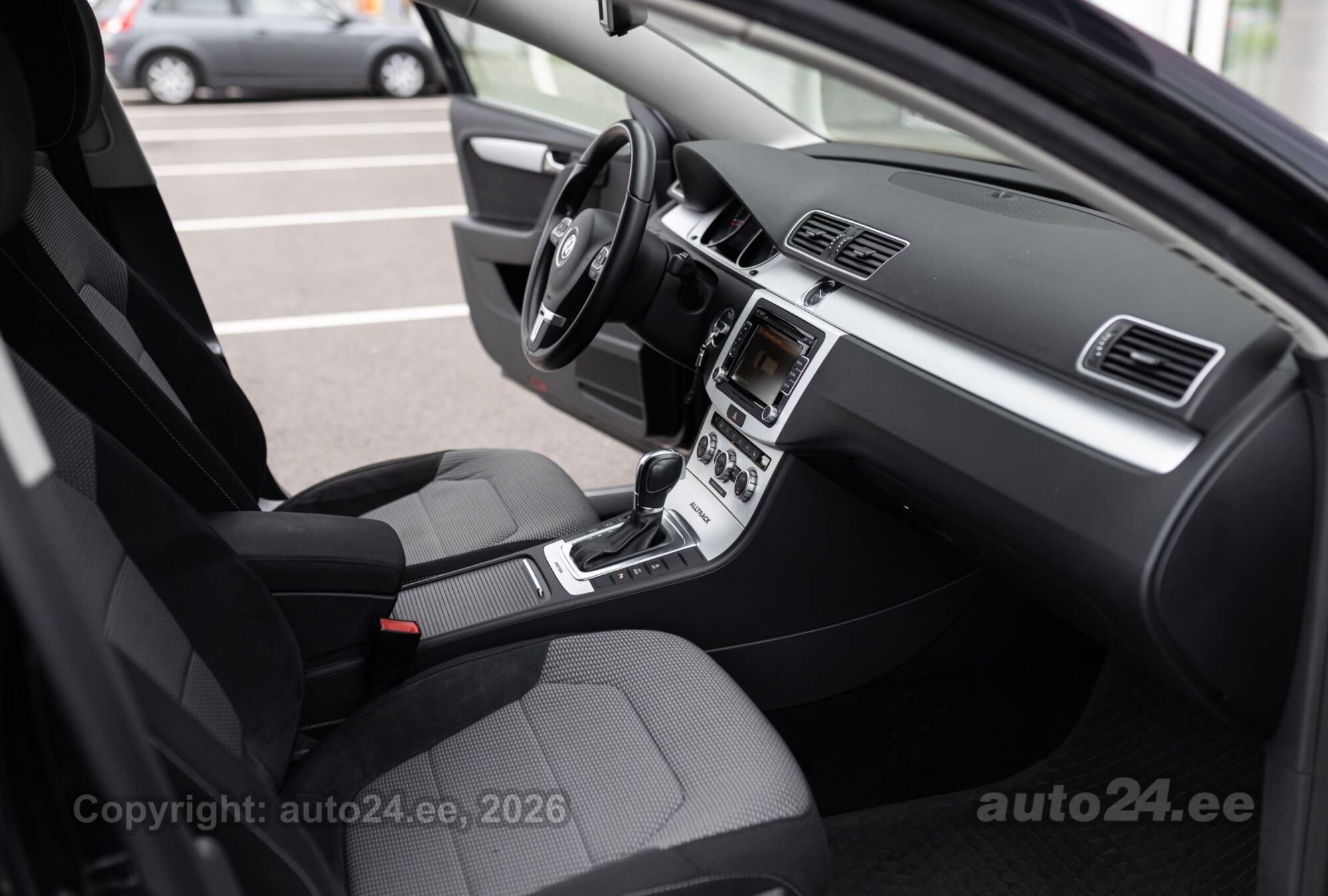 Volkswagen Passat 2013 — photo 18