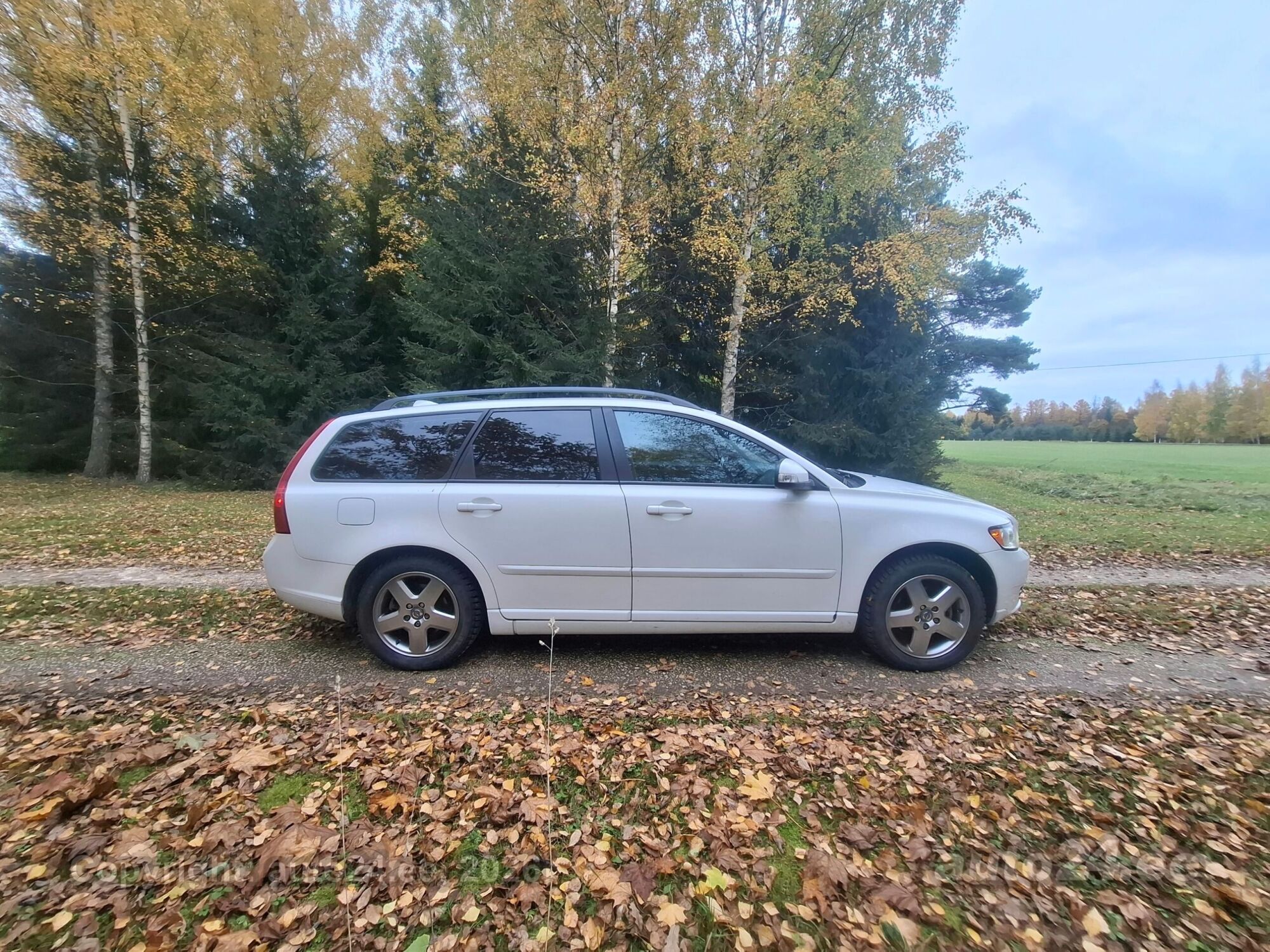 Volvo V50 2010 — photo 7