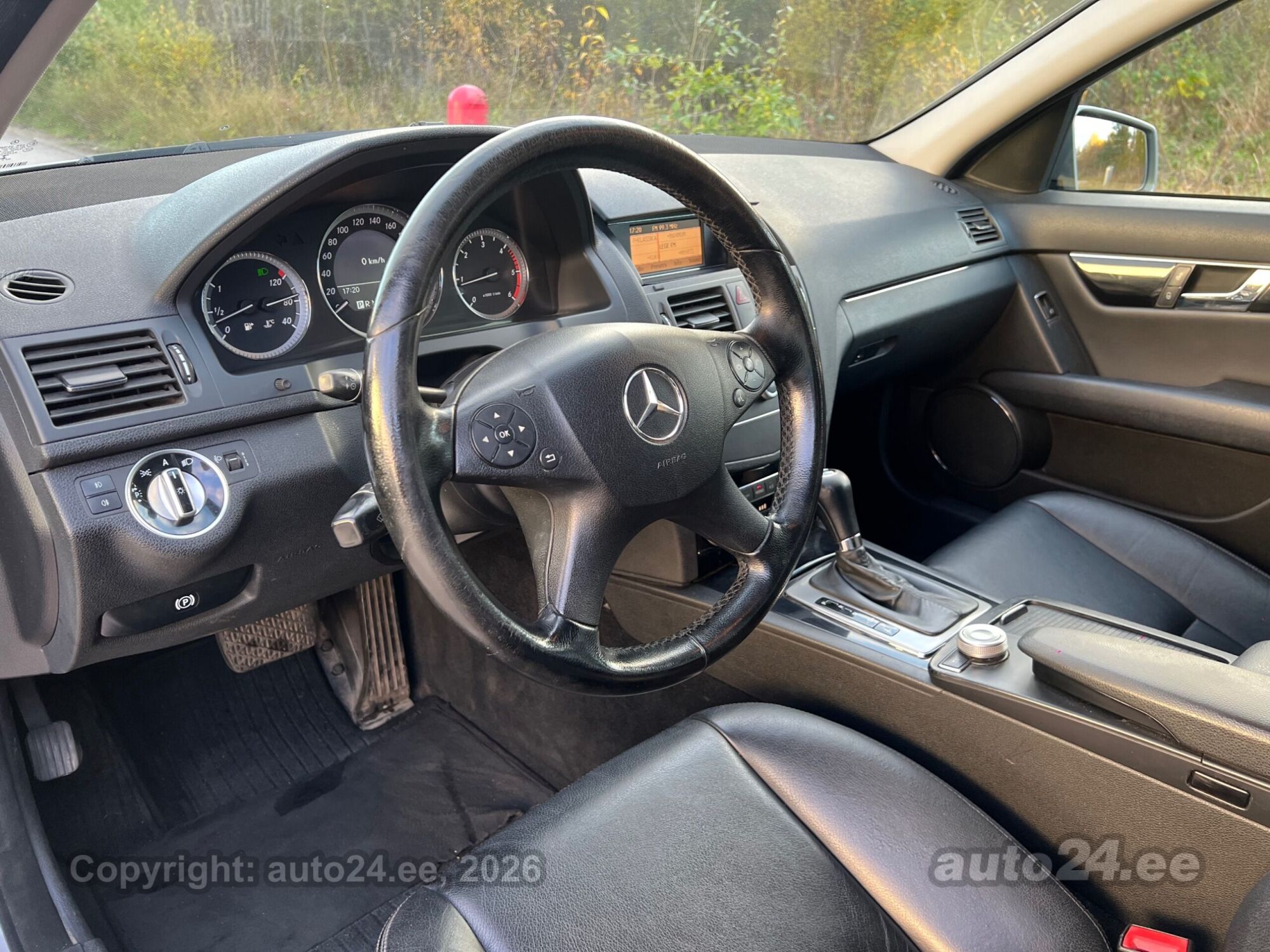Mercedes-Benz C-Class 2010 — photo 9