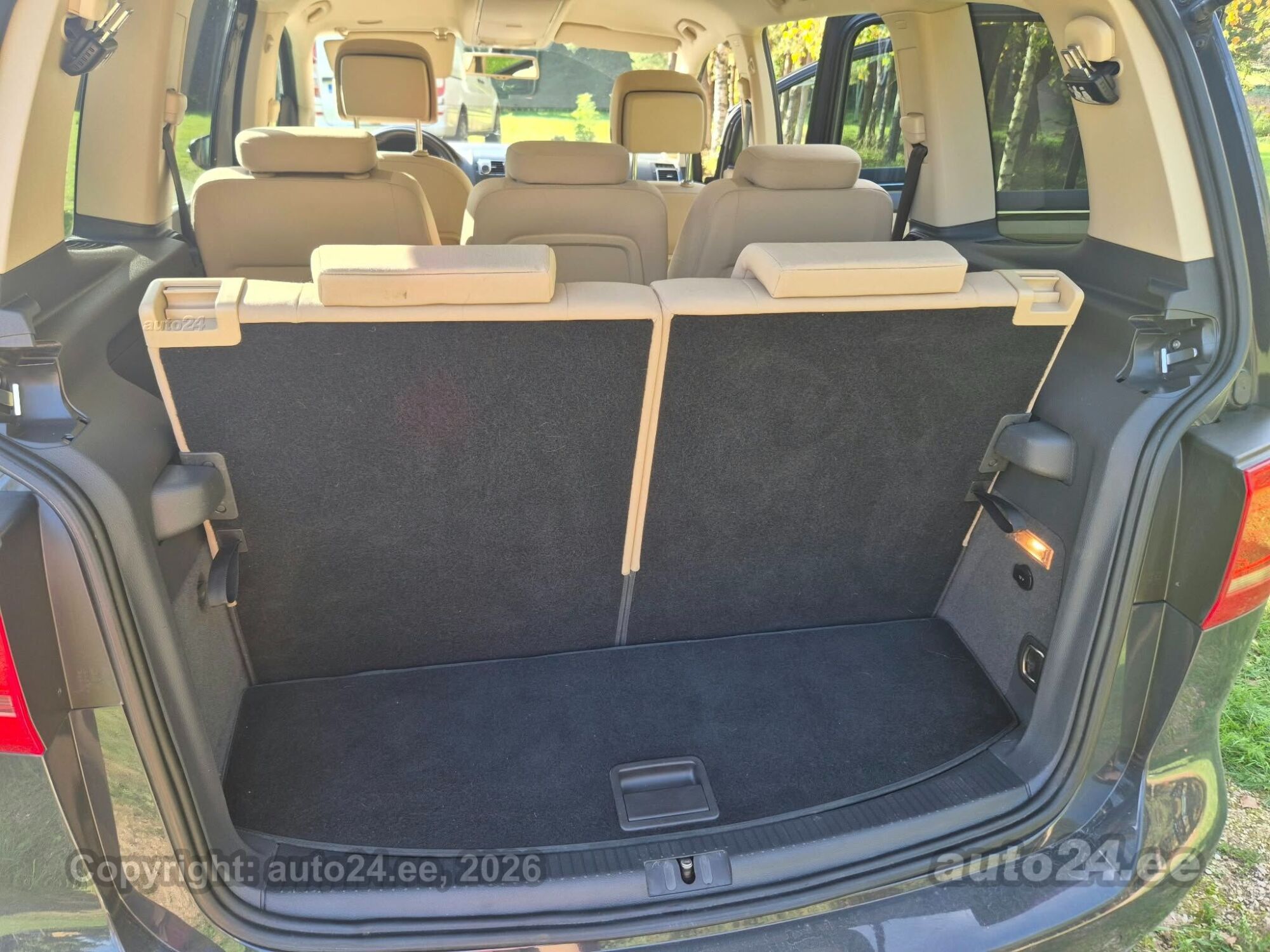 Volkswagen Touran 2014 — photo 23