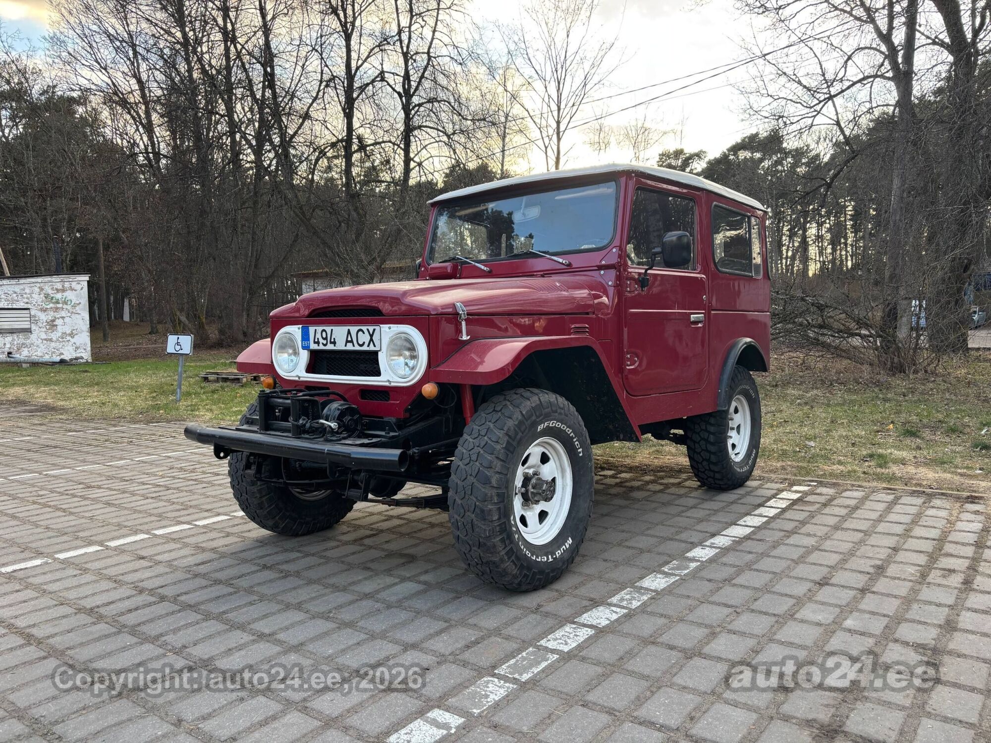 EBBRO TOYOTA LAND CRUISER BJ 40 赤 EBBRO TOYOTA LAND CRUISER BJ 40 赤 - メルカリ