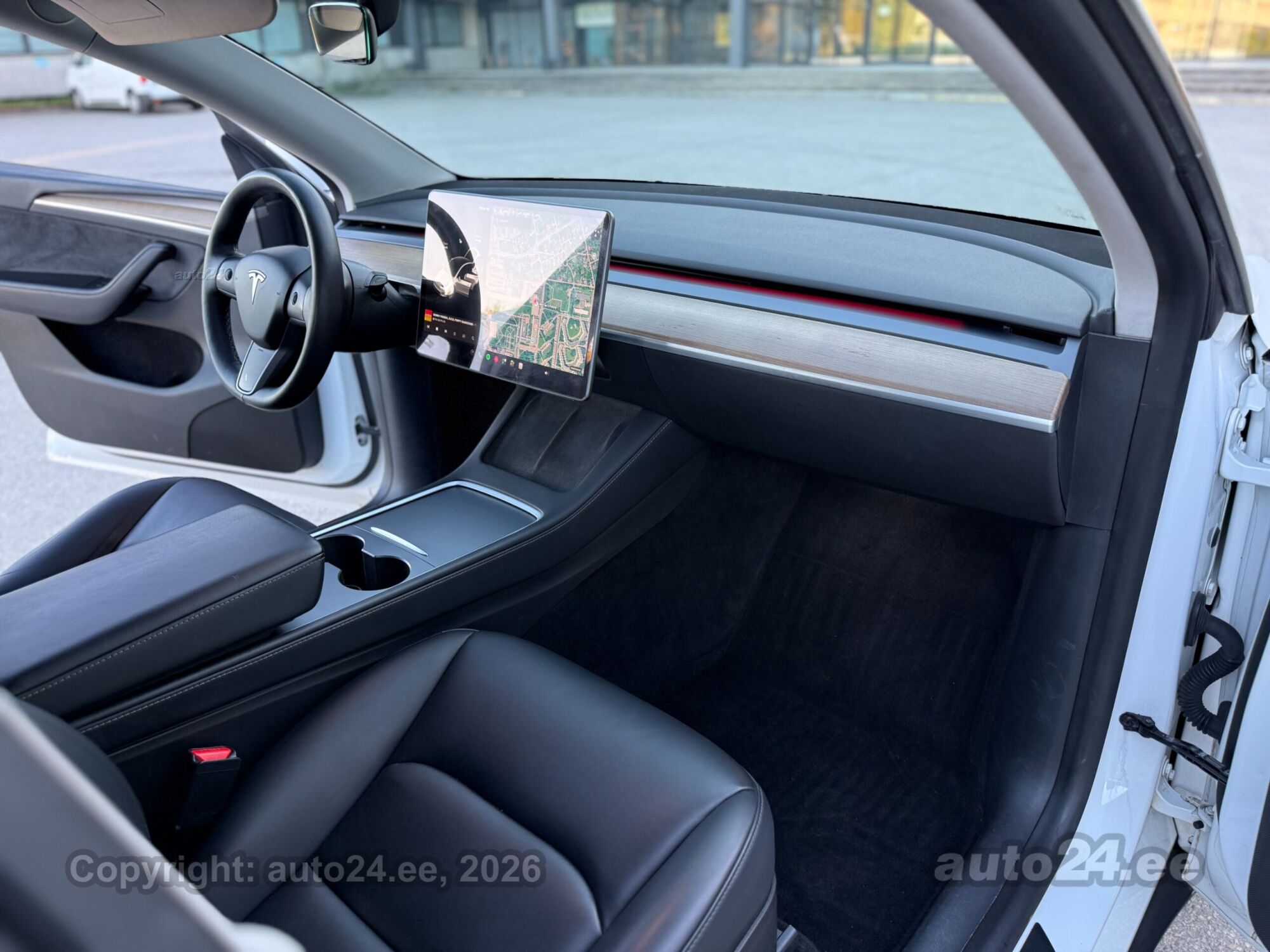 Tesla Model Y - 10