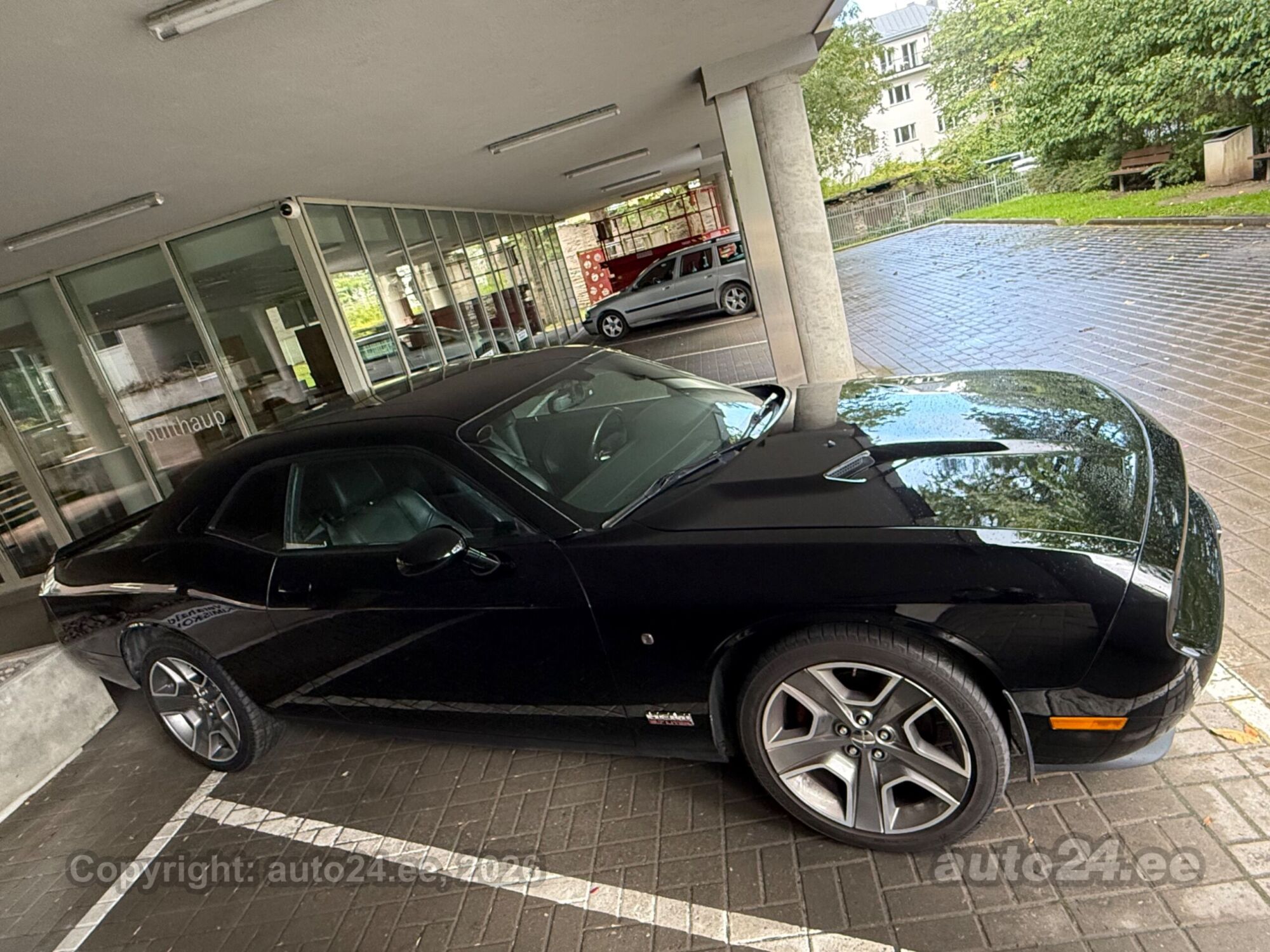 Dodge Challenger - 4