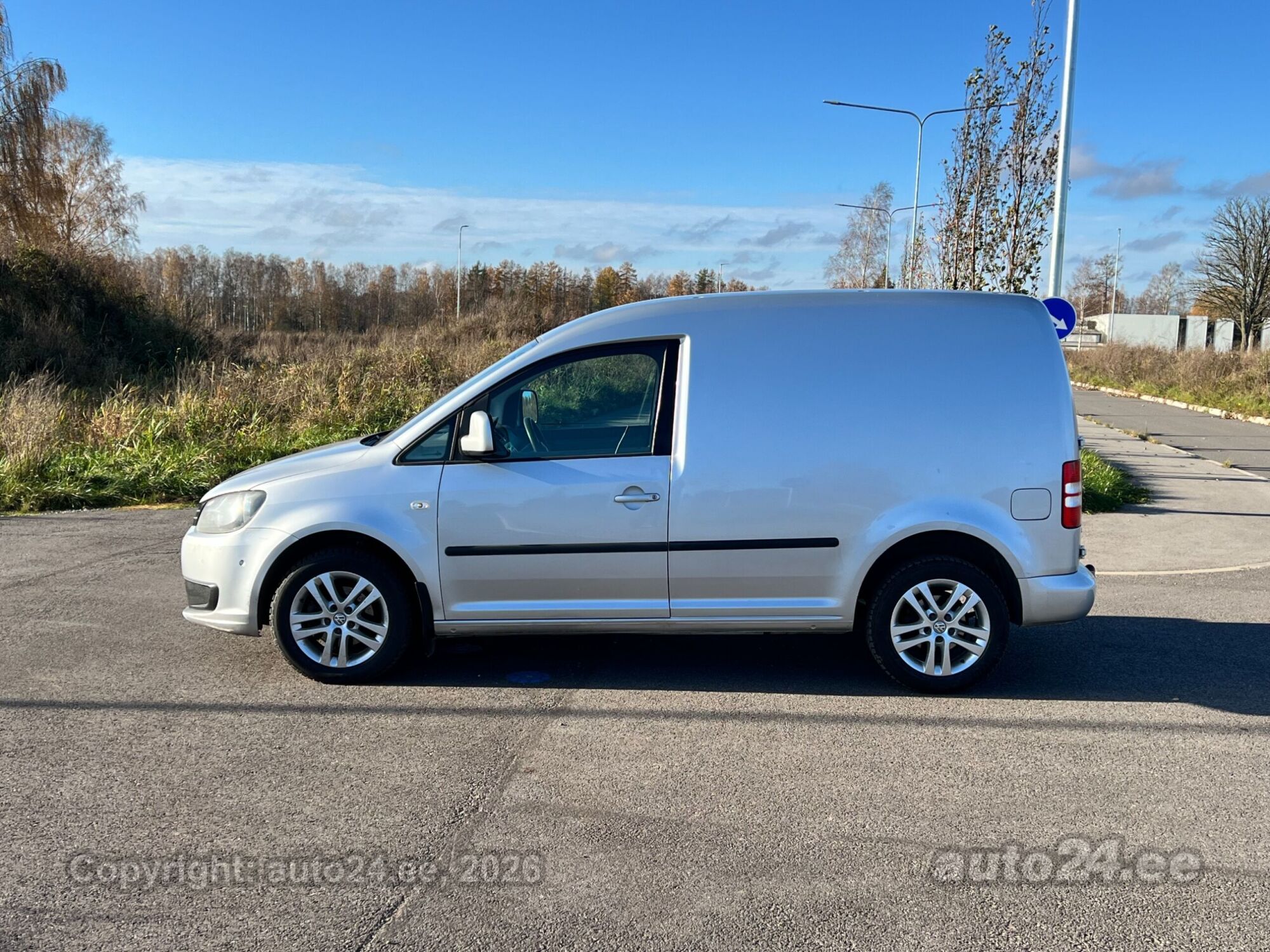 Volkswagen Caddy 2010 — interior
