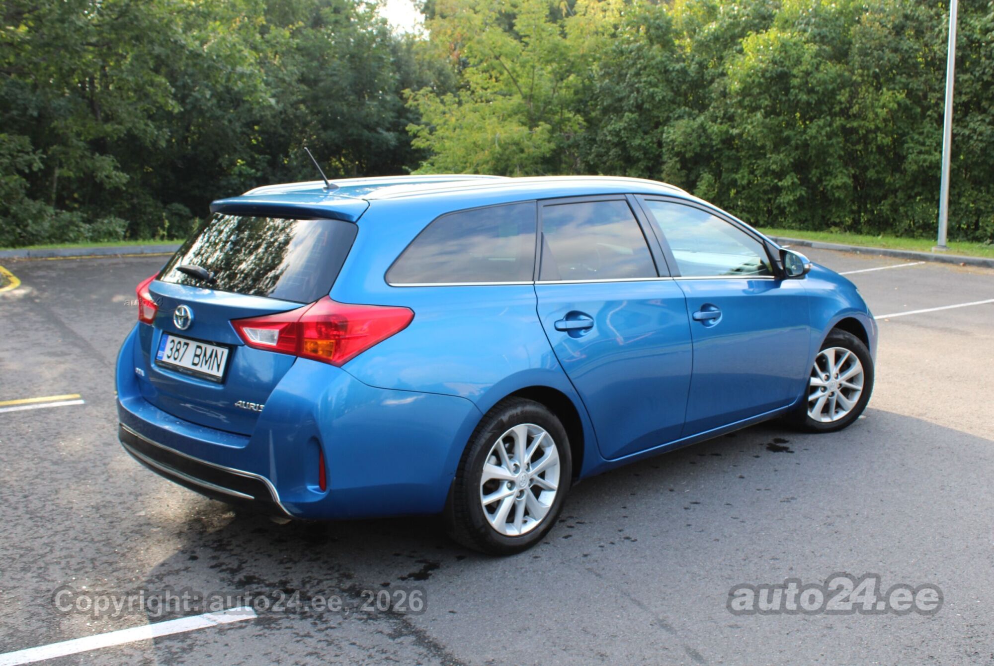 Toyota Auris 2014 — фото 6