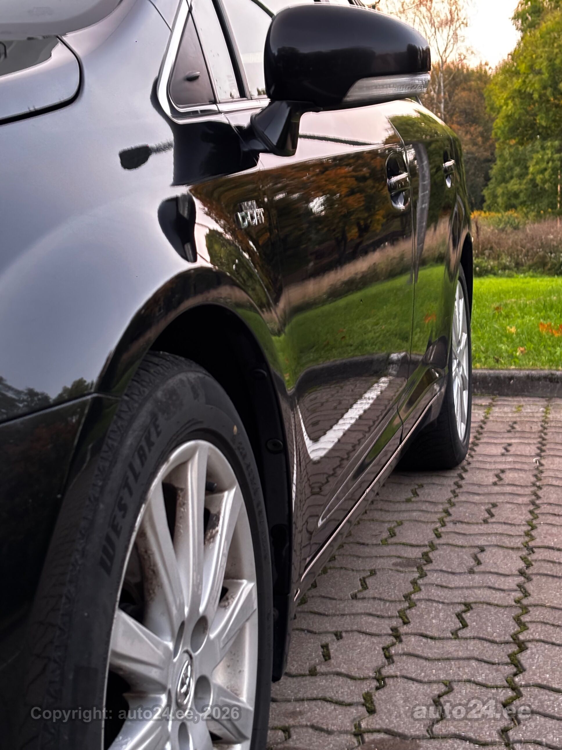 Toyota Avensis 2011 — photo 17