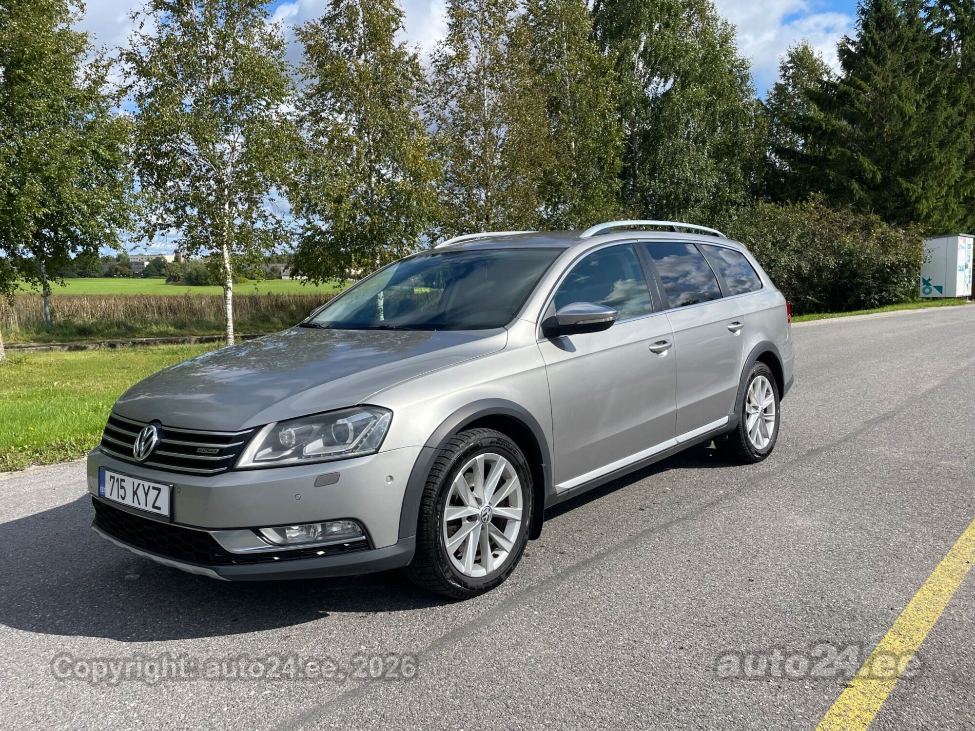 Volkswagen Passat 2012 — rear view