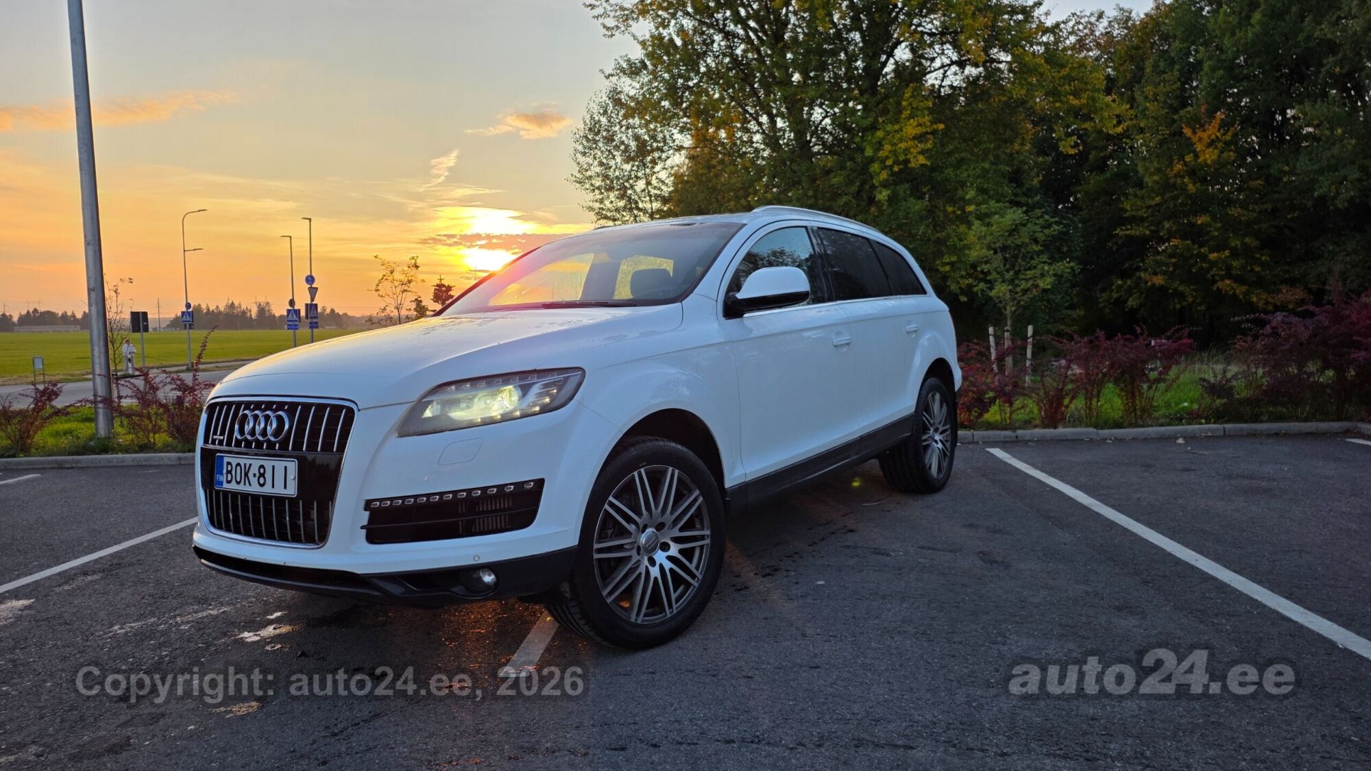 Audi Q7 2010 — rear view