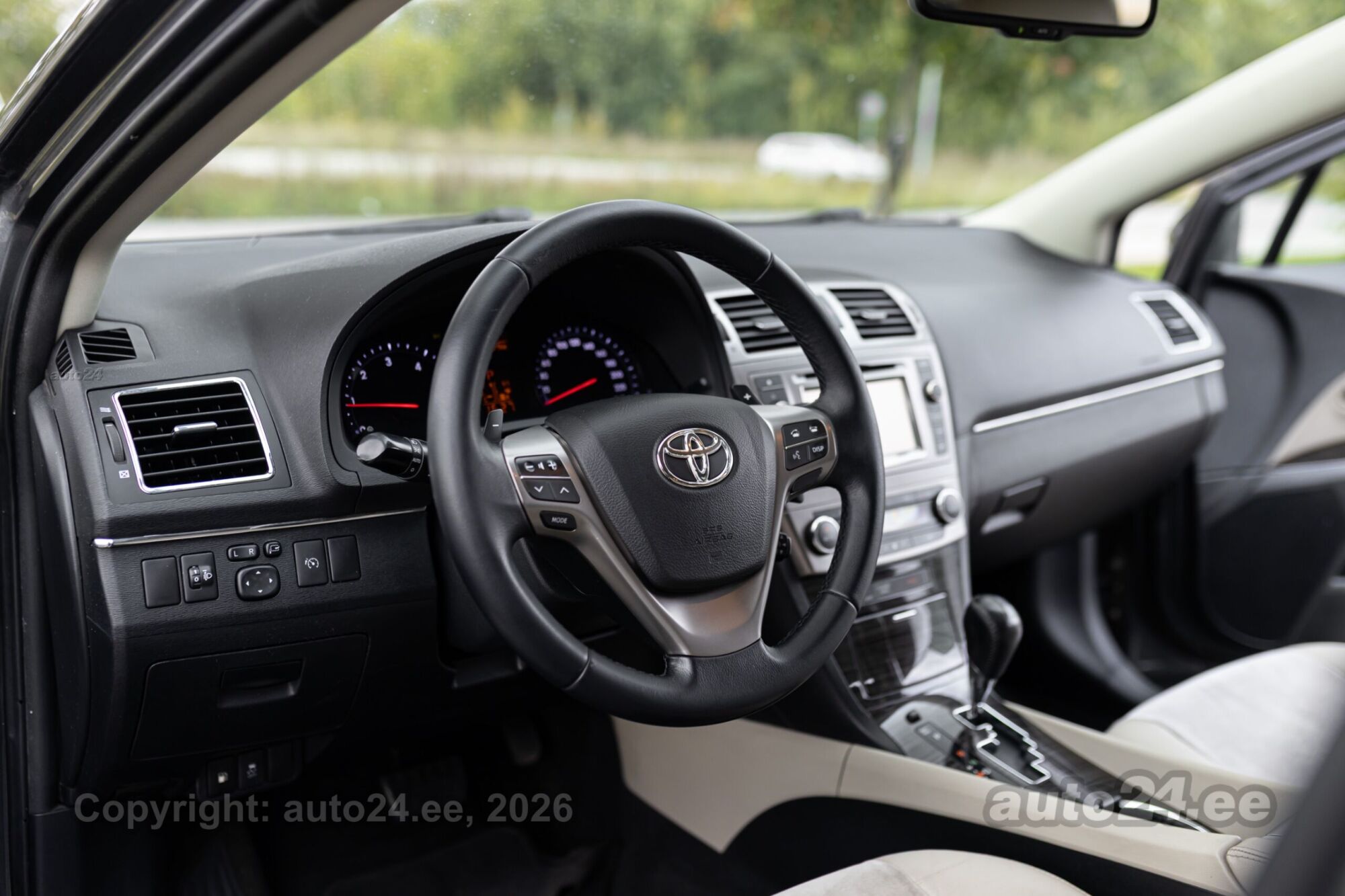 Toyota Avensis 2014 — фото 7