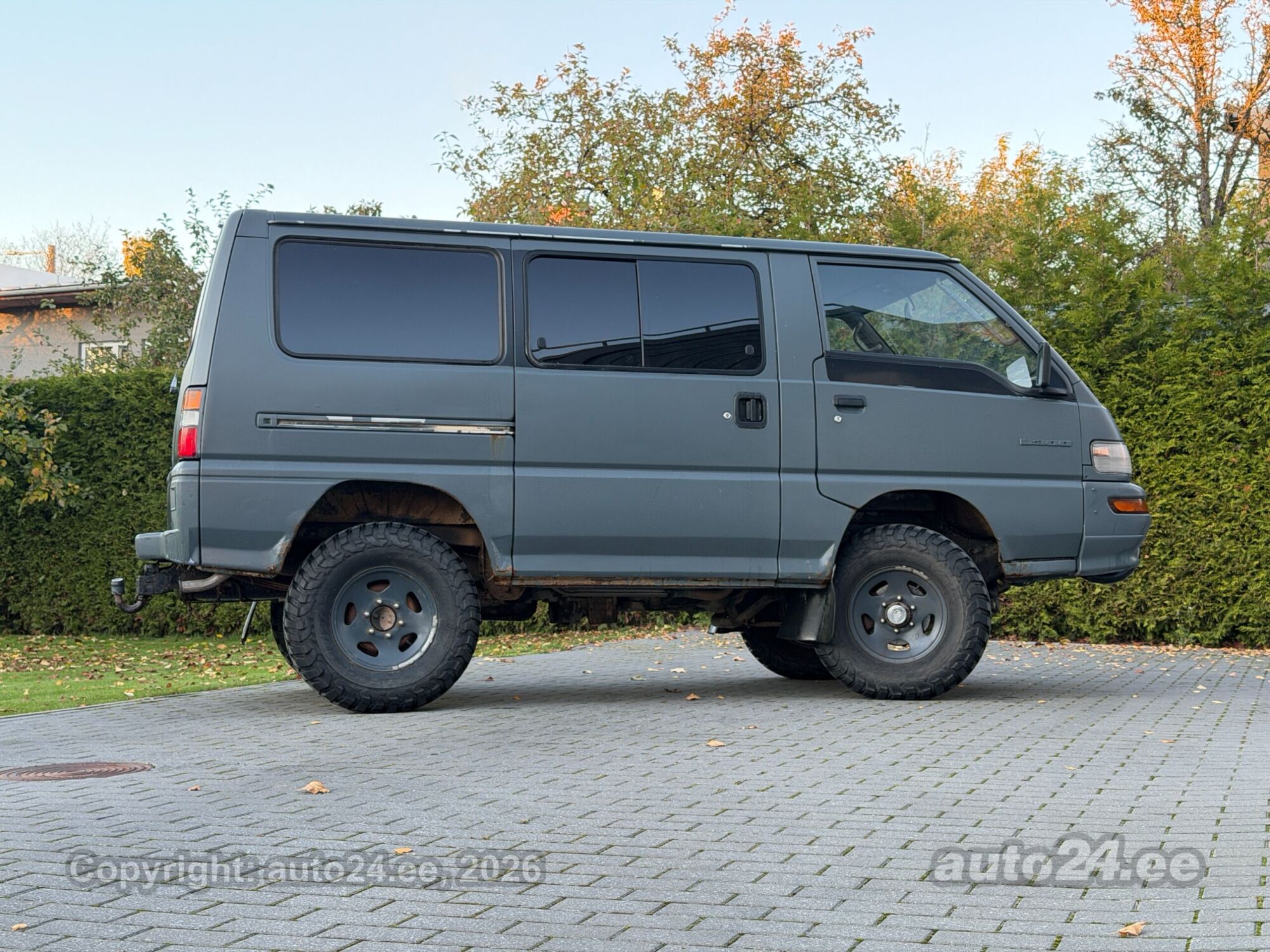 Mitsubishi L300